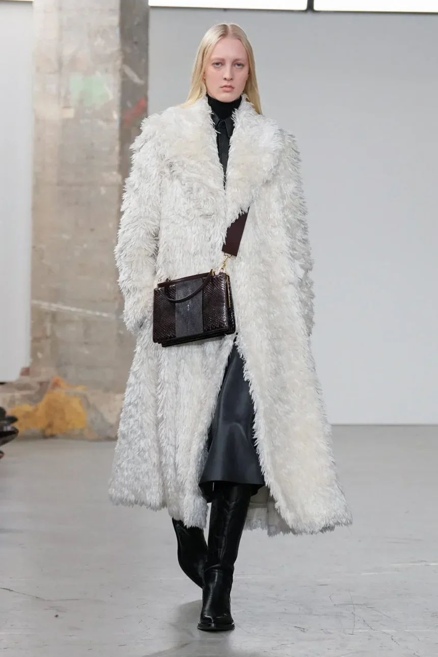 Gabriela-Hearst-Fall-Winter-2025-Paris-Fashion-Week-1-860x1290.webp
