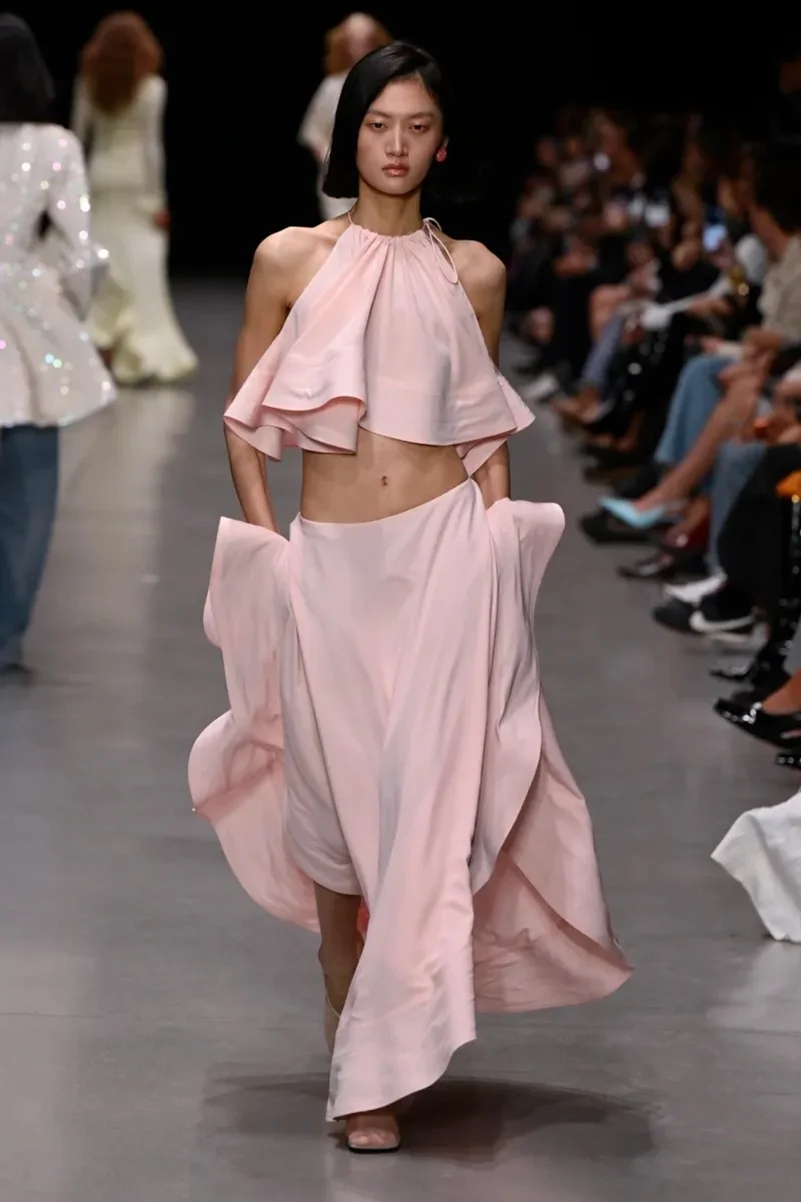 stella-mccartney-spring-2026-reimagines-nature-through-modern-glamour-10.webp