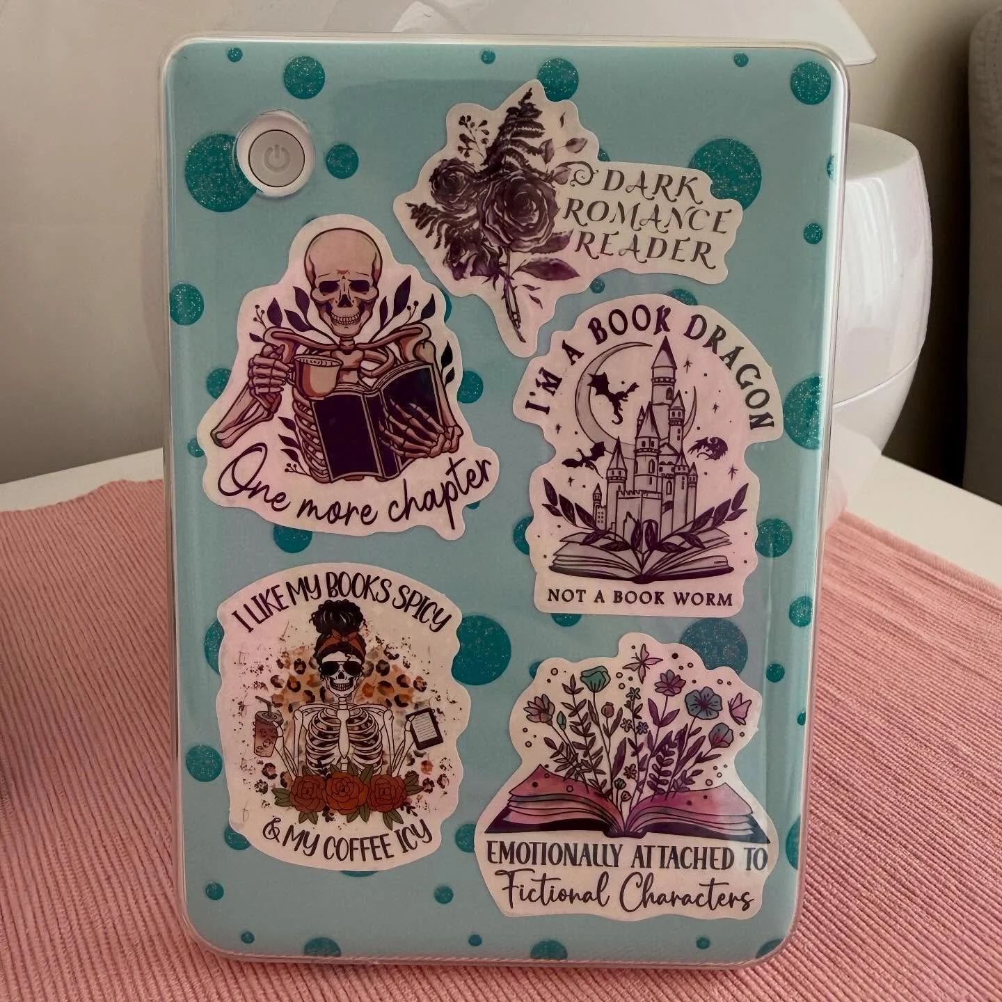 Really enjoying the Throne of Glass series by @sarahjmaas - I&rsquo;ve almost finished book 2. I think I will wait to post my review after I&rsquo;ve finished the whole series so I&rsquo;m not spamming everyone with book reviews.
In the meantime here