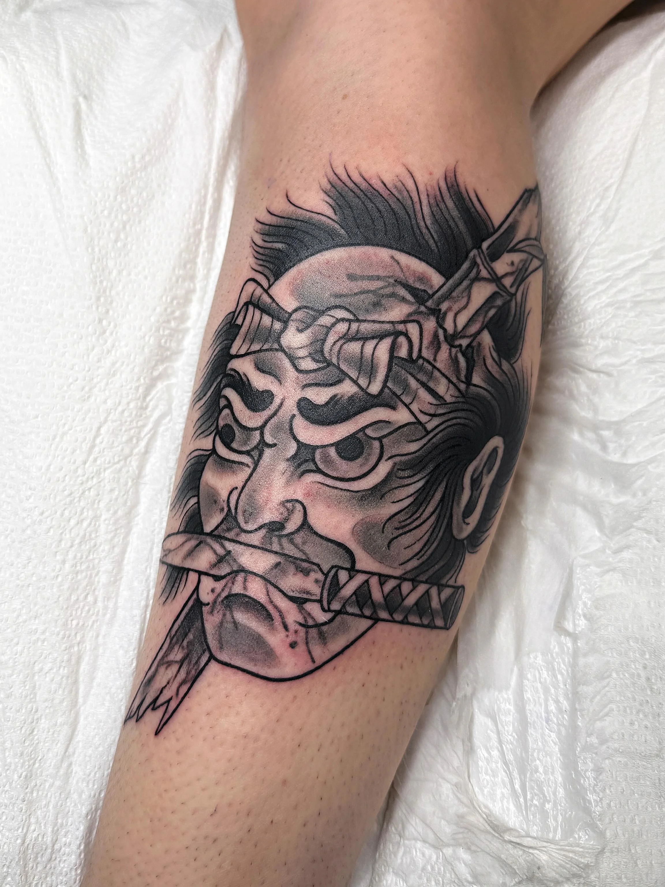 Just a little Sunday namakubi jam on @ashlarjewett to mirror the jorogumo piece we made last month!