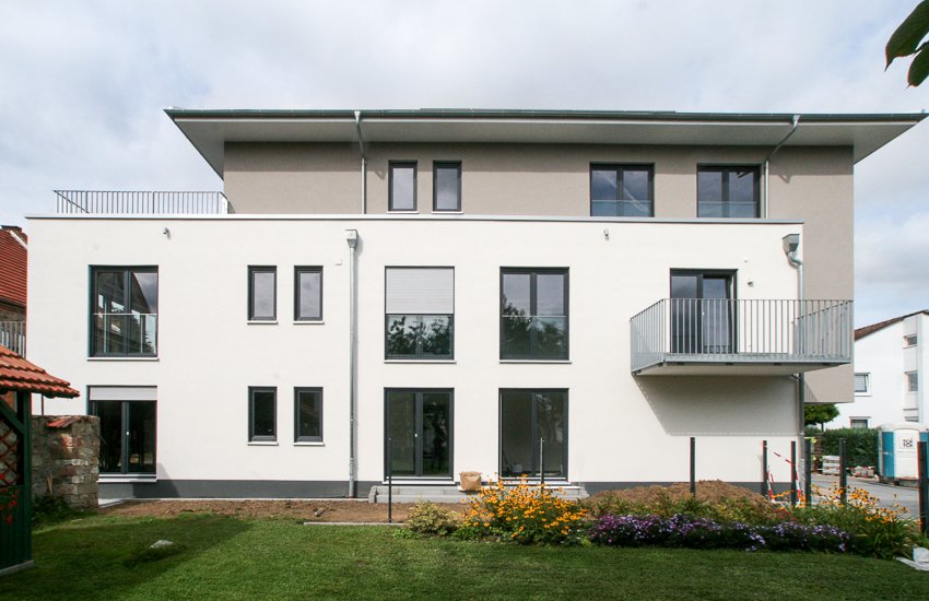 Mehrfamilienhaus mit integriertem Carport in Frankfurt