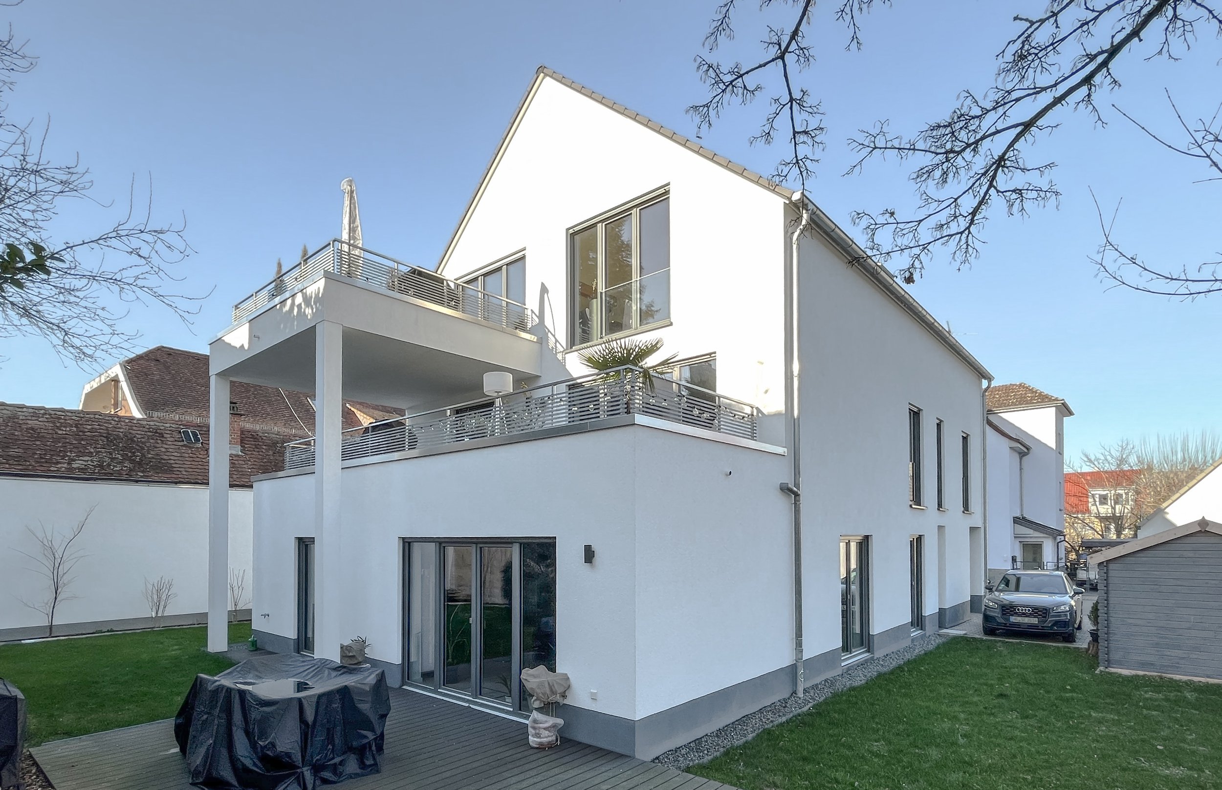 Mehrfamilienhaus mit integriertem Carport in Bad Homburg