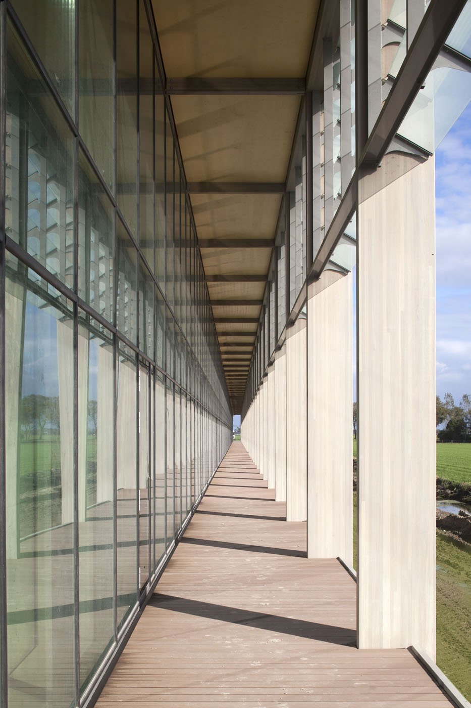 F_colonnade.jpg