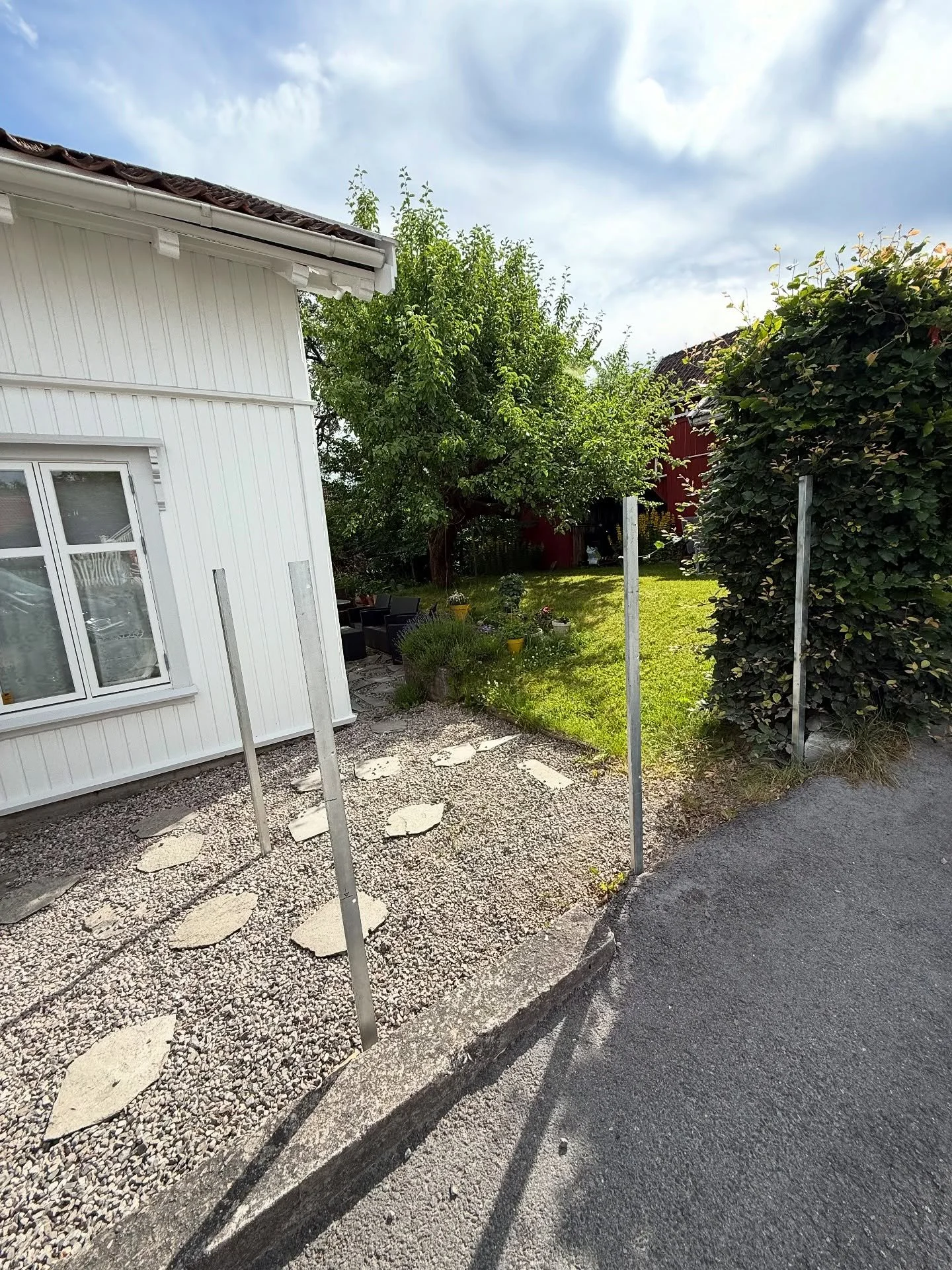 🔨 Sm&aring; jobber &ndash; store forskjeller! 🏡

En ny levegg kan gj&oslash;re mer enn du kanskje tror. Denne l&oslash;sningen gir b&aring;de mer privatliv, skjermer mot innsyn og skaper en lunere og mer trivelig uteplass &ndash; perfekt for &aring
