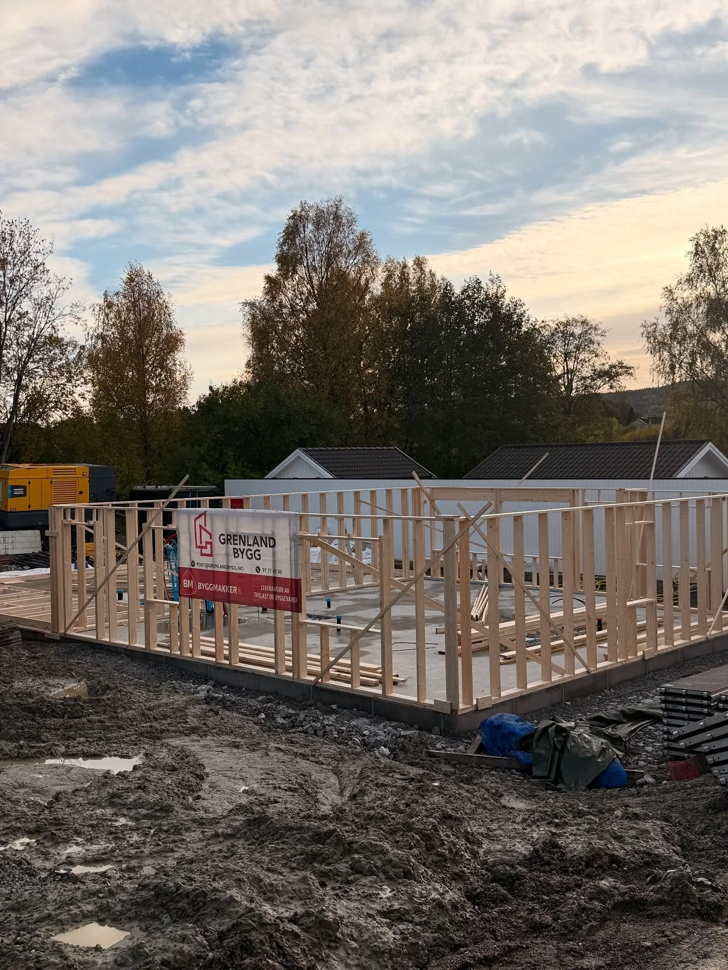 B&oslash;levegen tomannsbolig 🏘️🌳

Vi er n&aring; i gang med oppf&oslash;ring av ny tomannsbolig p&aring; B&oslash;levegen, rett over kontorene v&aring;re 🏗️

Boligen vil g&aring; over 1 plan, med vannb&aring;renvarme i gulvene ☺️♨️

&Oslash;nsker