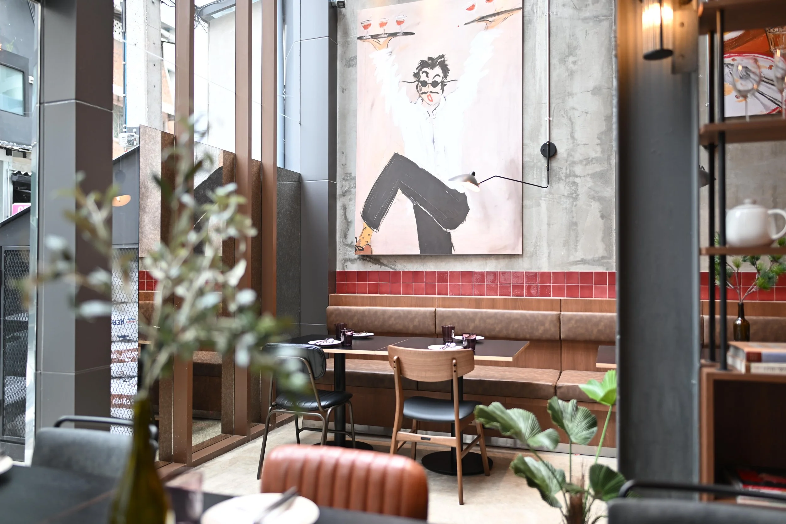 Pet friendly with vegetarian, vegan, gluten free and halal options. 