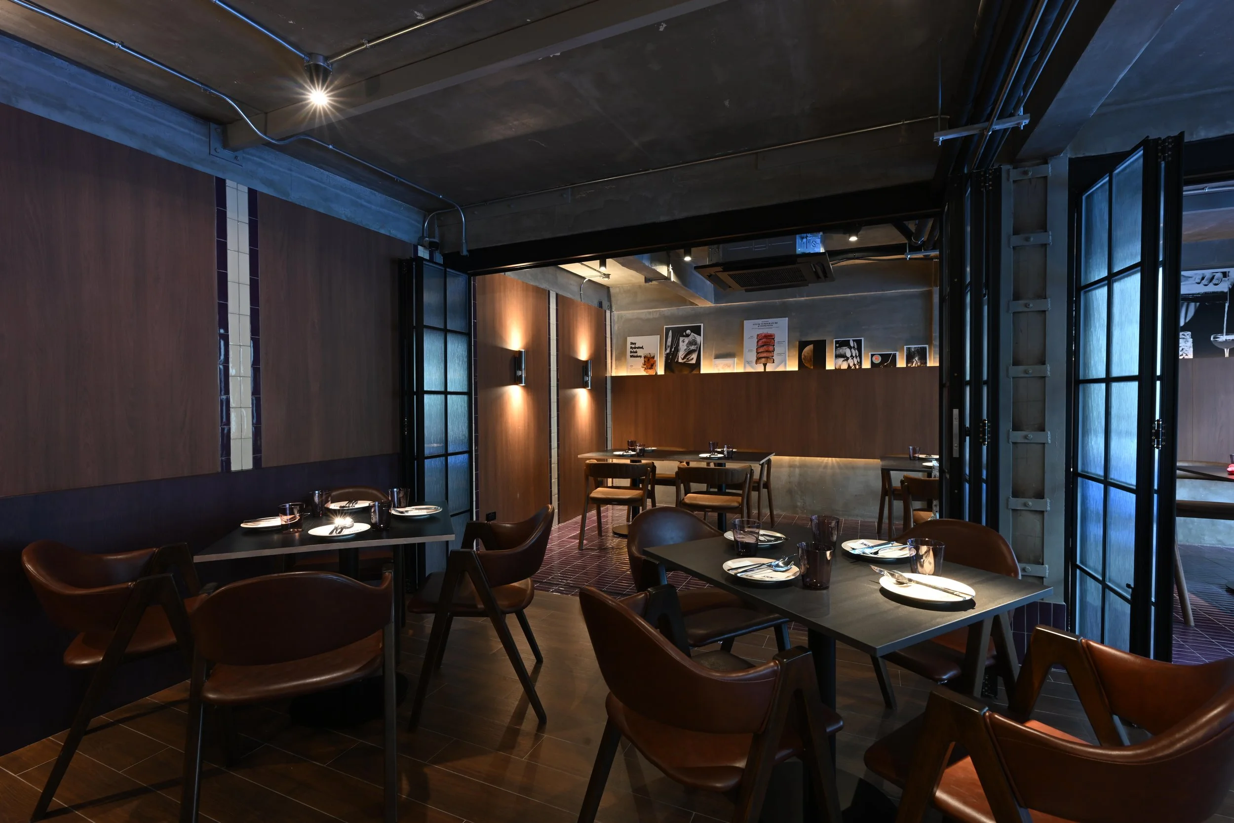 Group dining space, event hosting in bangkok. Anniversaries, birthdays, corporate events. Free parking available