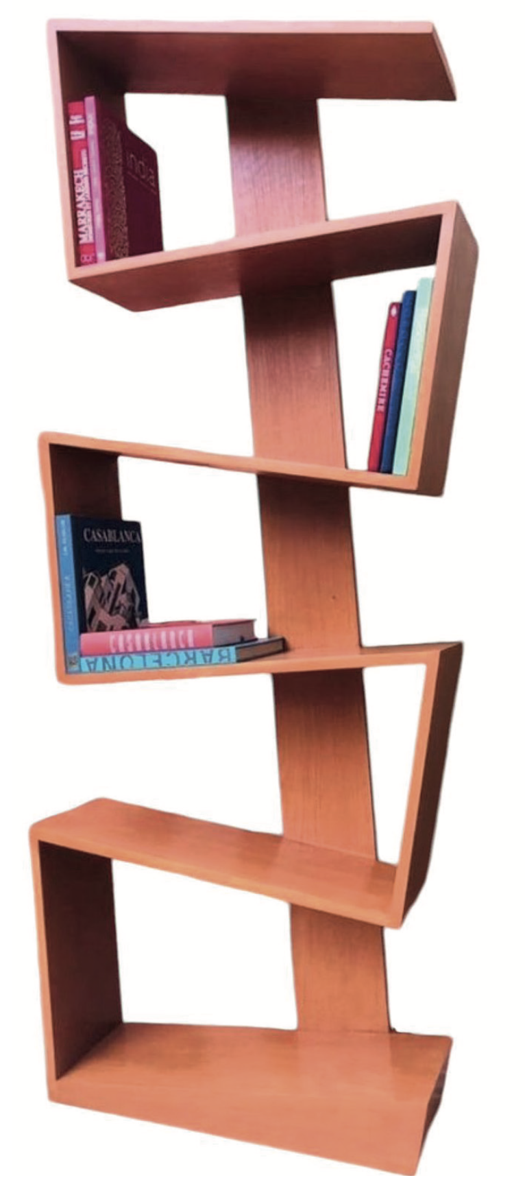 Bibliothèque en bois au design moderne avec des livres sur les étagères.