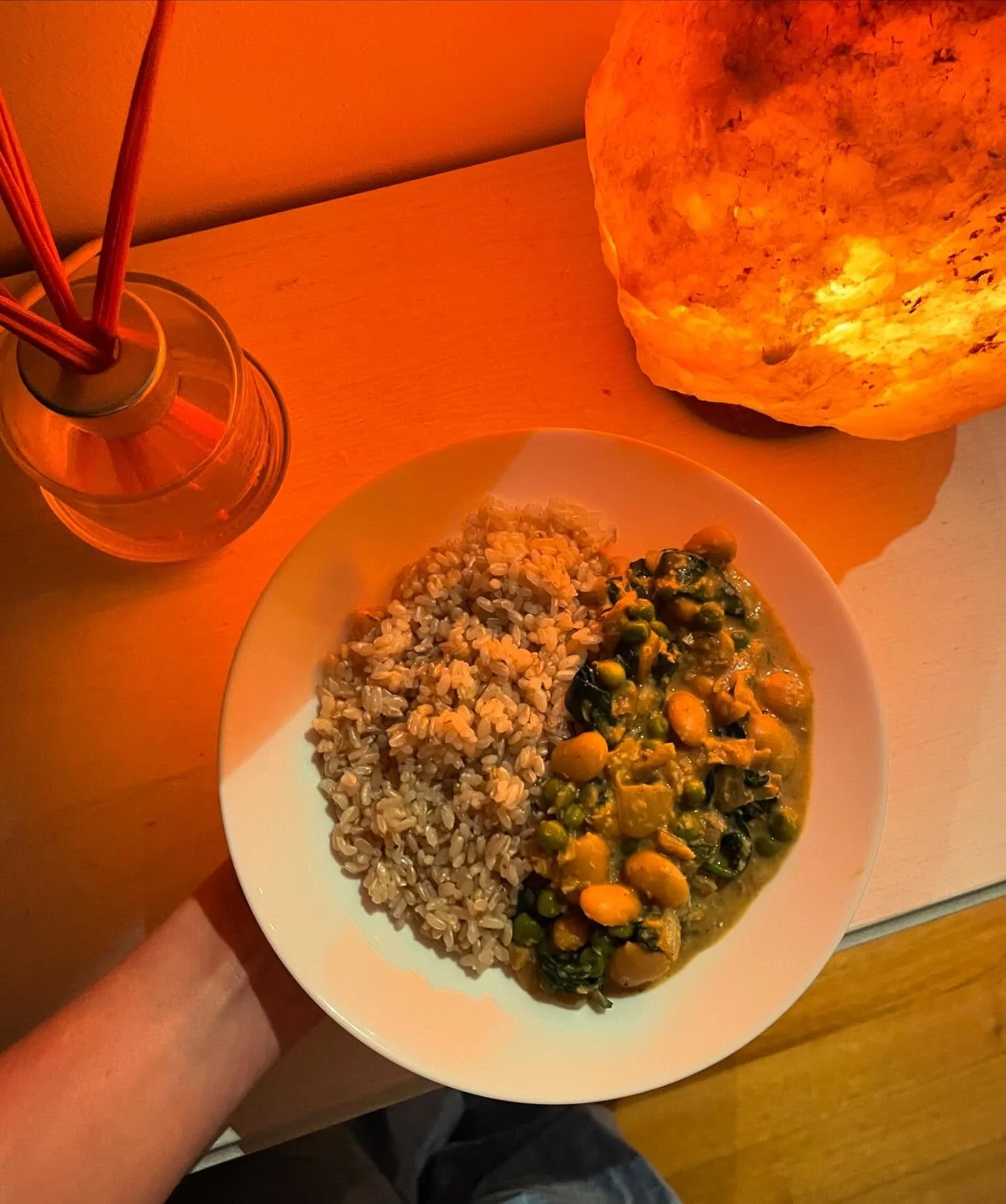 Creamy Coconut Butterbean Curry🥥

{cheap, versatile &amp; good source of iron}

This curry is mild in spice, creamy and nice and filling to end a long day with. After a long day, instead of grabbing a ready meal that is filled with additives and pre