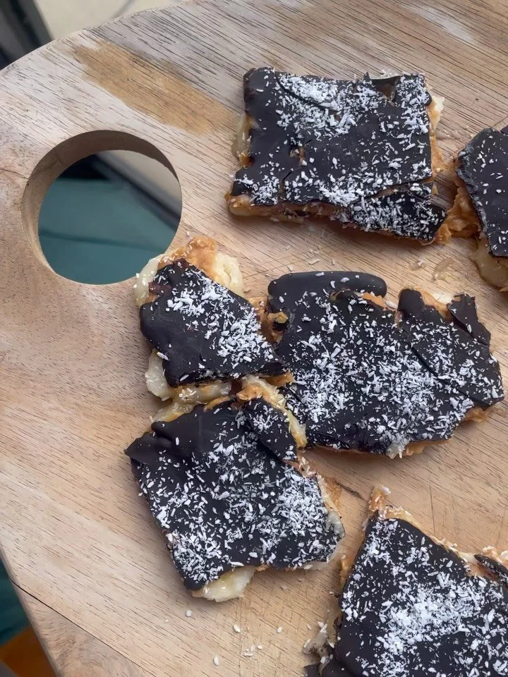 Date Bark🍫

{healthier dessert, vegan, versatile}

Now I had to try this viral recipe of combining dates, peanut butter and dark chocolate together to form a &ldquo;bark&rdquo; like consistency. It&rsquo;s safe to say, it&rsquo;s so worth the hype. 