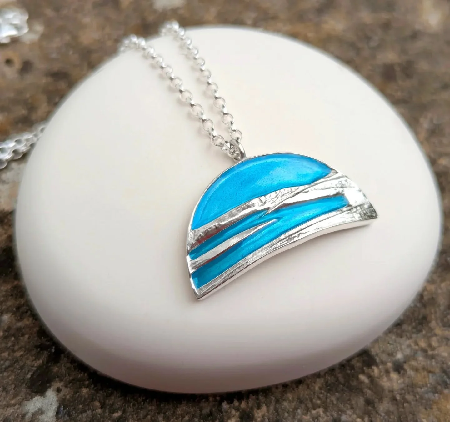 Exciting things coming soon! 

I have been developing a new collection for a while and decided to go in a slightly different direction. Enamel and landscapes are still the core of everything I make.

#enamel #silver925 #landscape #scotland