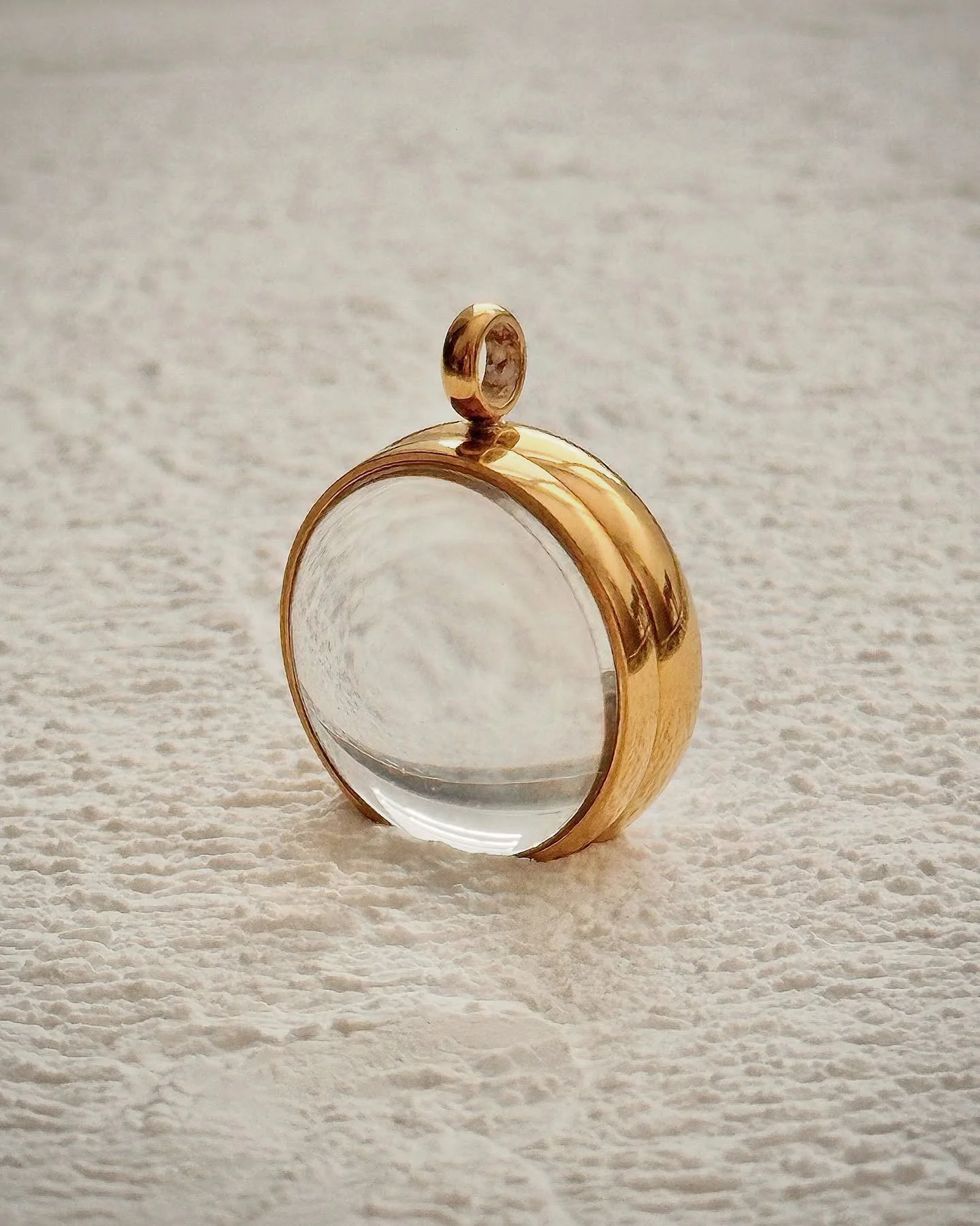 When someone says to me &lsquo;I love your necklace, I know I get to talk about my dad, and to me&hellip; that&rsquo;s everything&rsquo; 🤍 

The keepsake for the irreplaceable, the conversation starter you welcome - The Drift Orb ✨

Not everyone whi