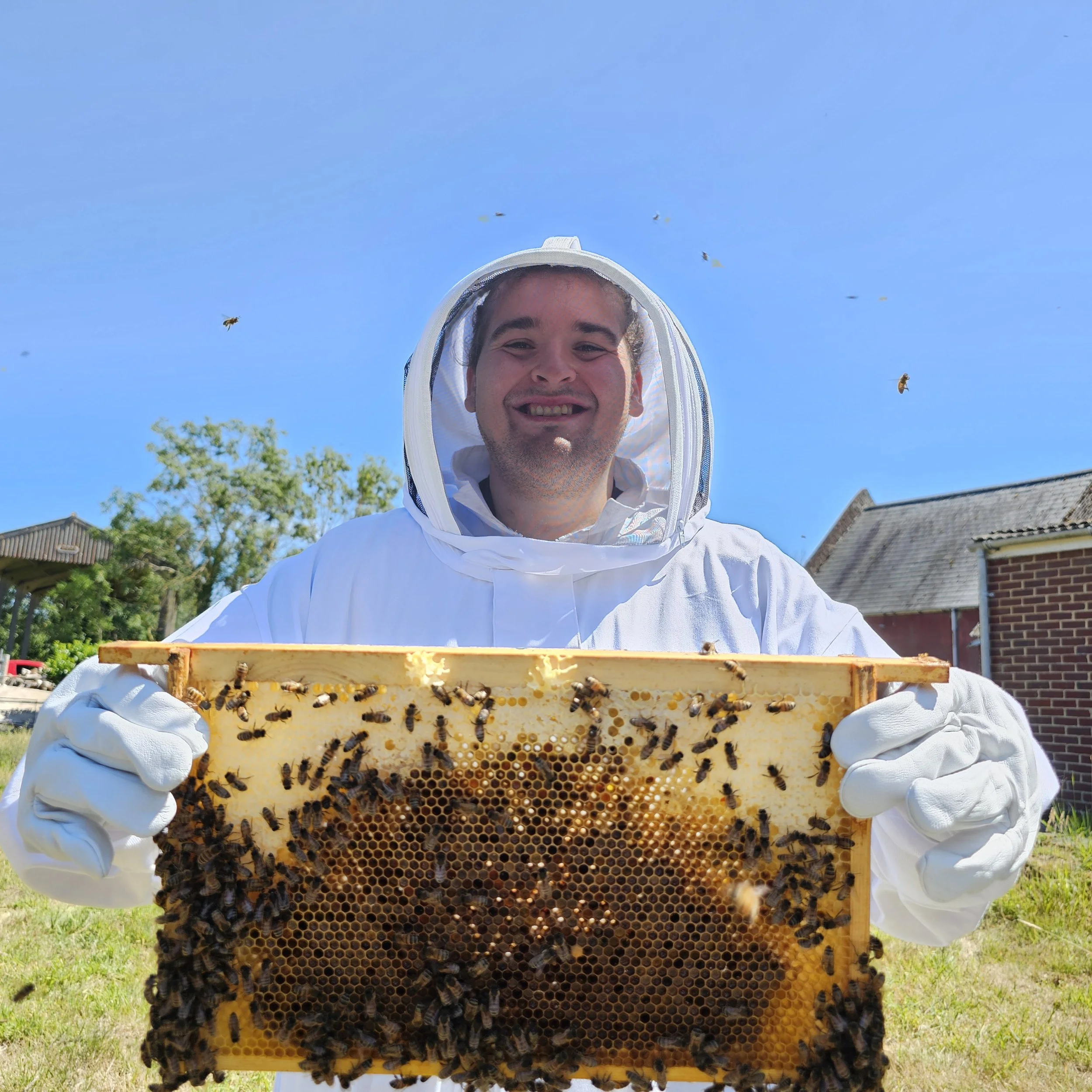 Bradwell Hall Apiary - 1-2-1 Beekeping session with our visitor Oli