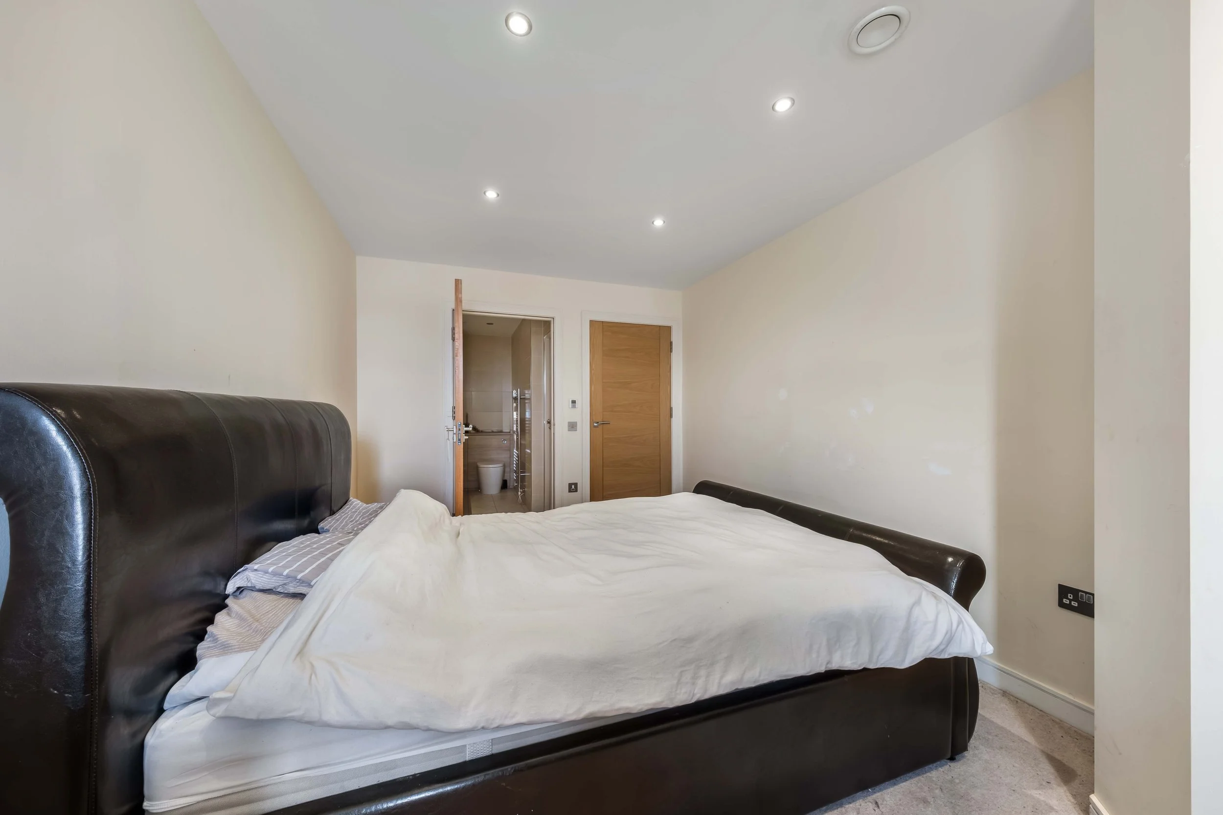 366 RIVERSIDE (49).jpg