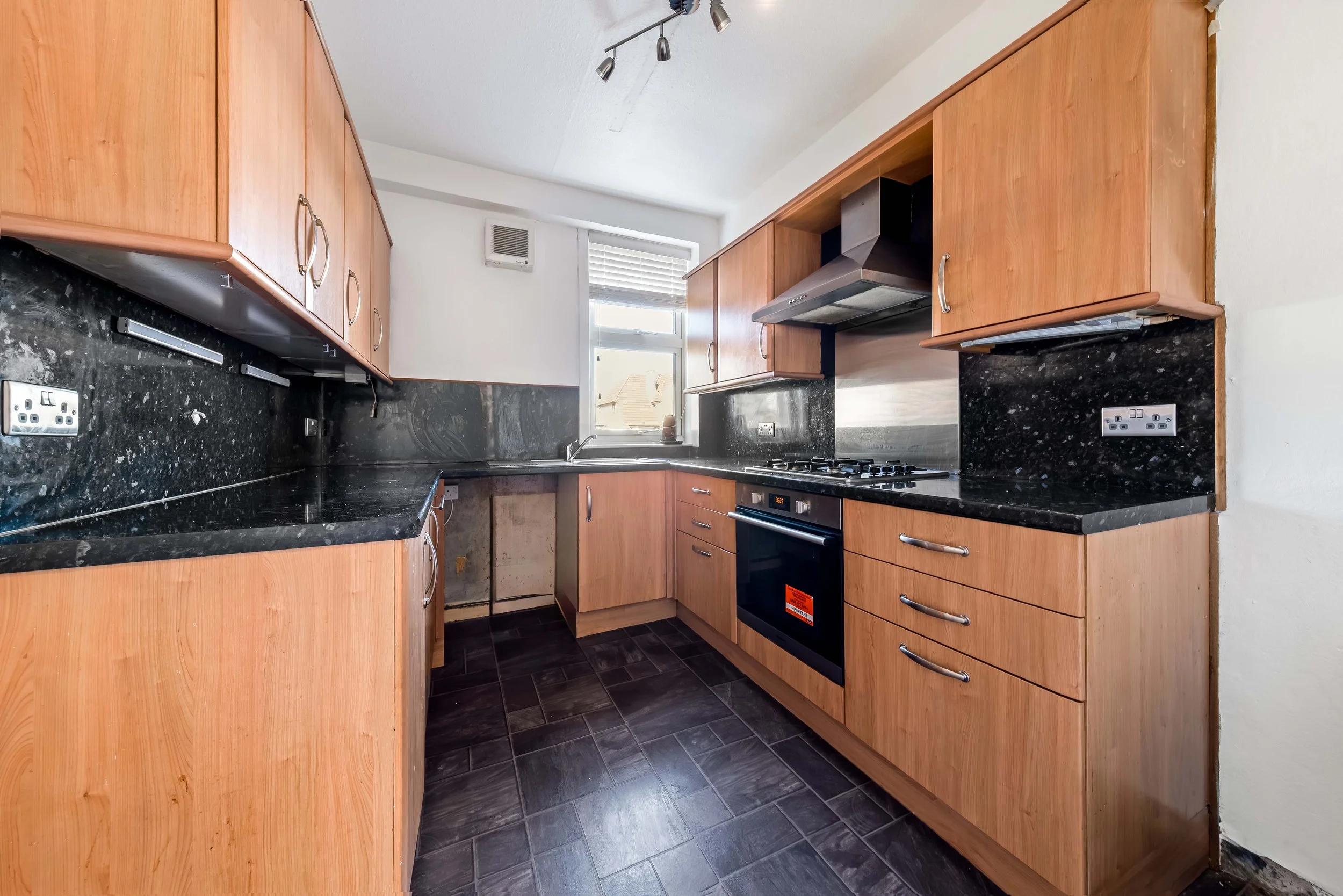 247 strathmore (6).jpg