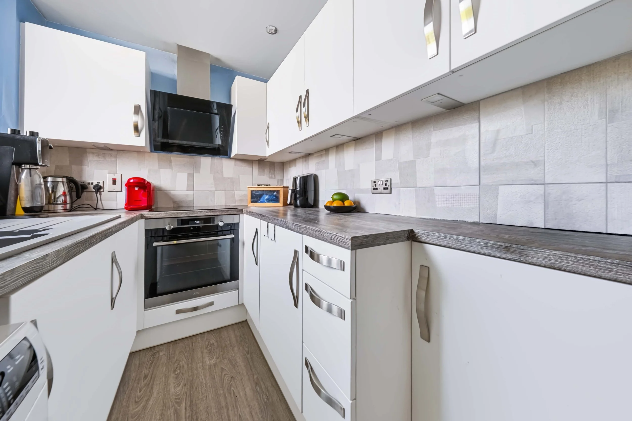 Kitchen 2.jpg