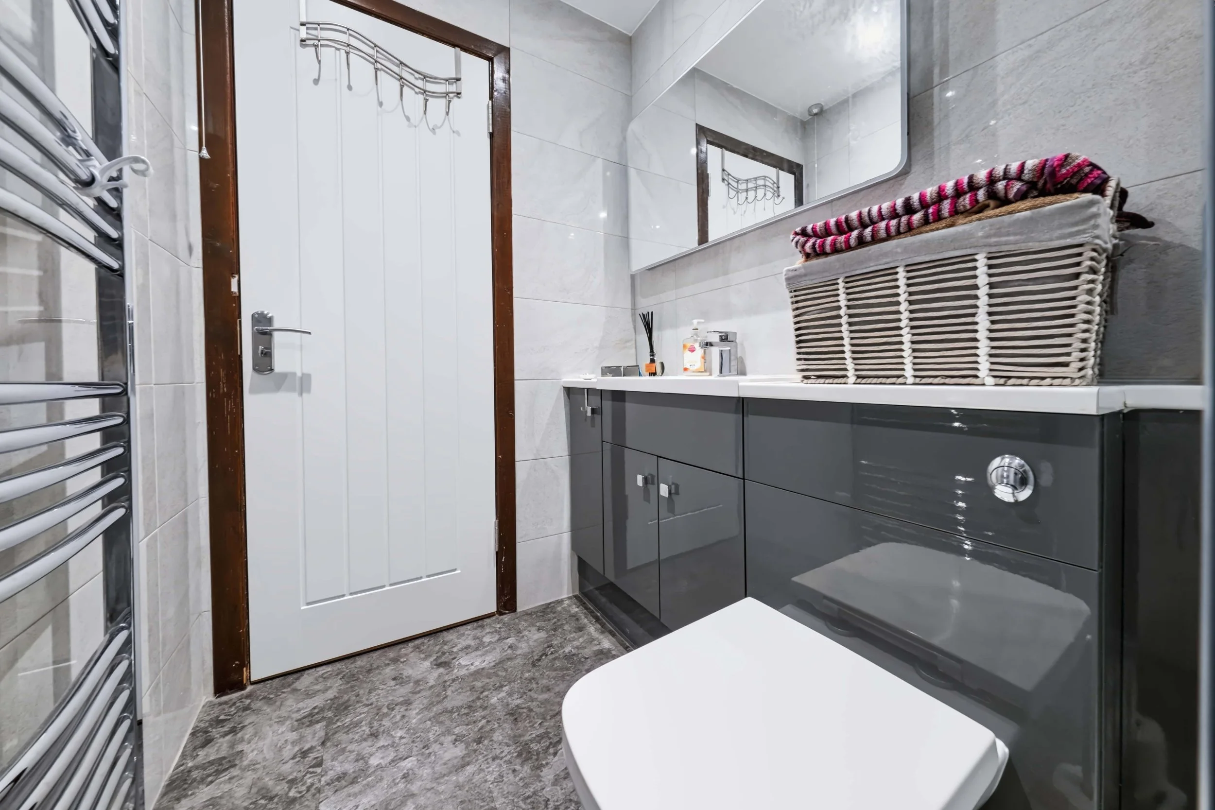 Bathroom 2.jpg