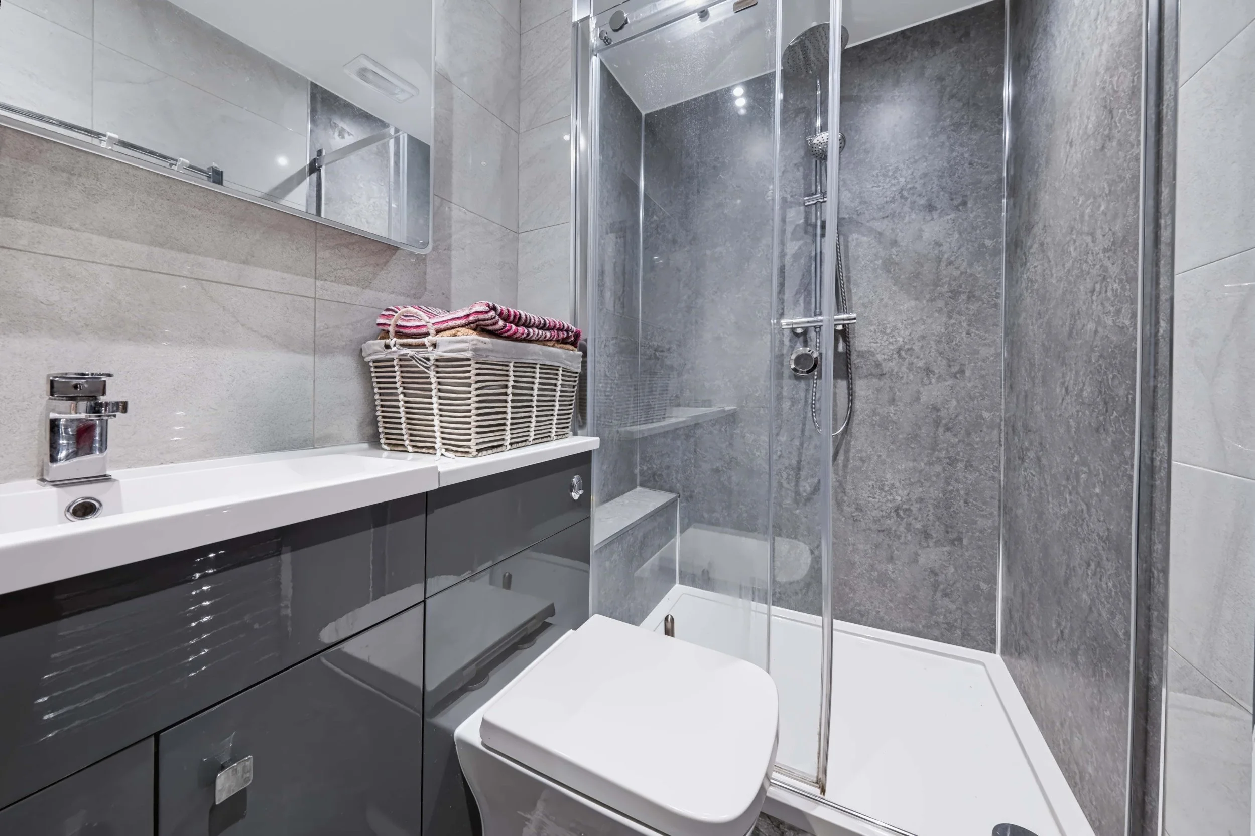 Bathroom 1.jpg