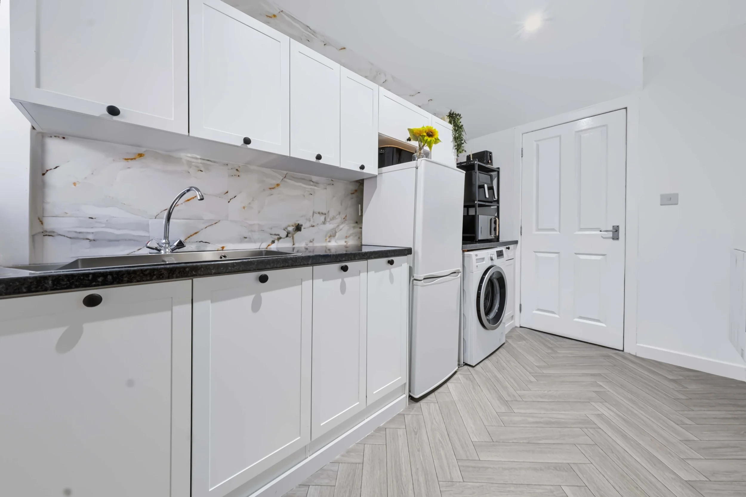 Kitchen 2.jpg