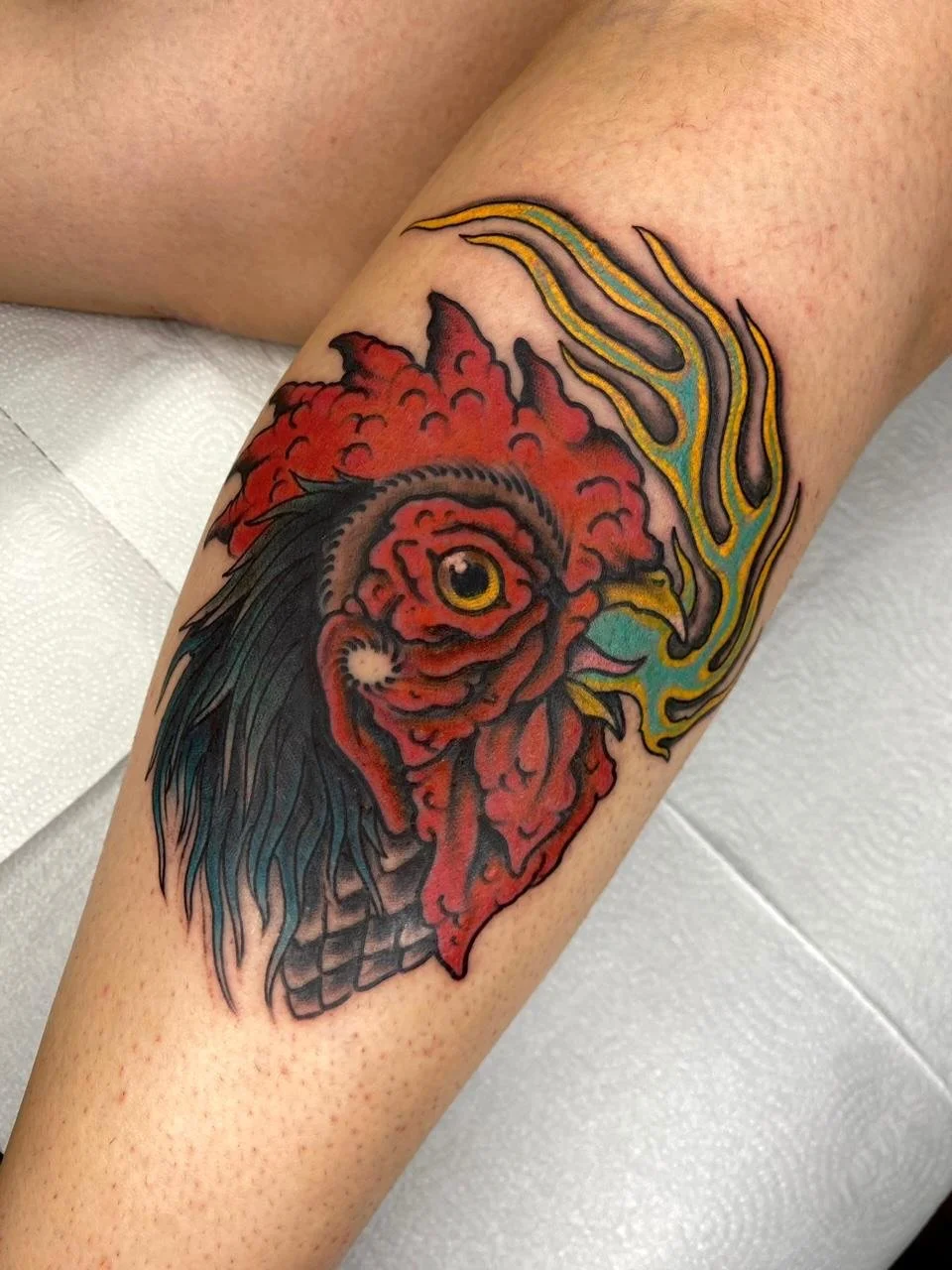 Galo cuspidor de fogo m&aacute;gico feito pelo @luizdpaula.ttt 
.
Quer fugir do que todo mundo tem e fazer uma tattoo &uacute;nica? Chama a gente!