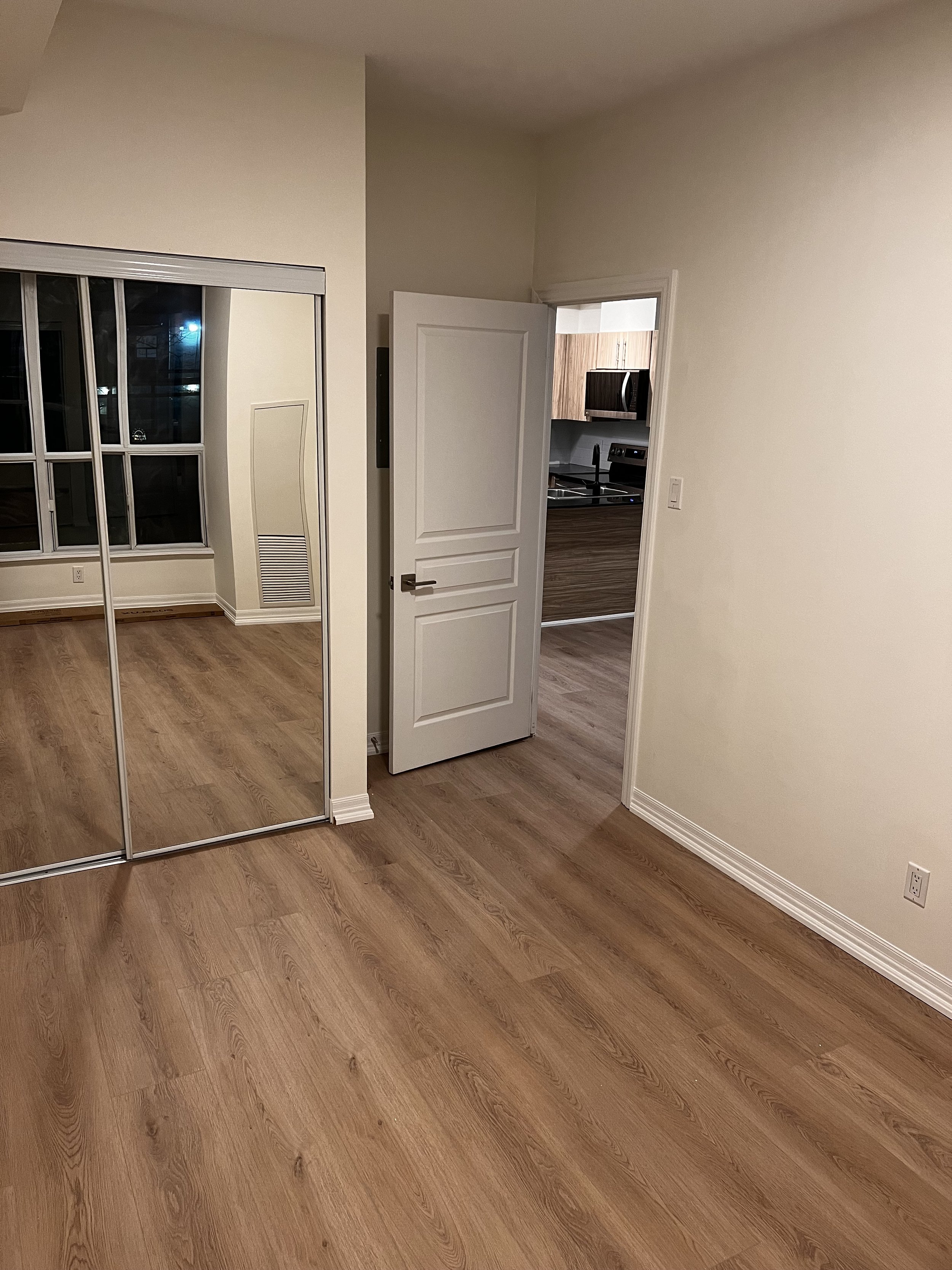 Flooring/Paint - Mississauga, ON