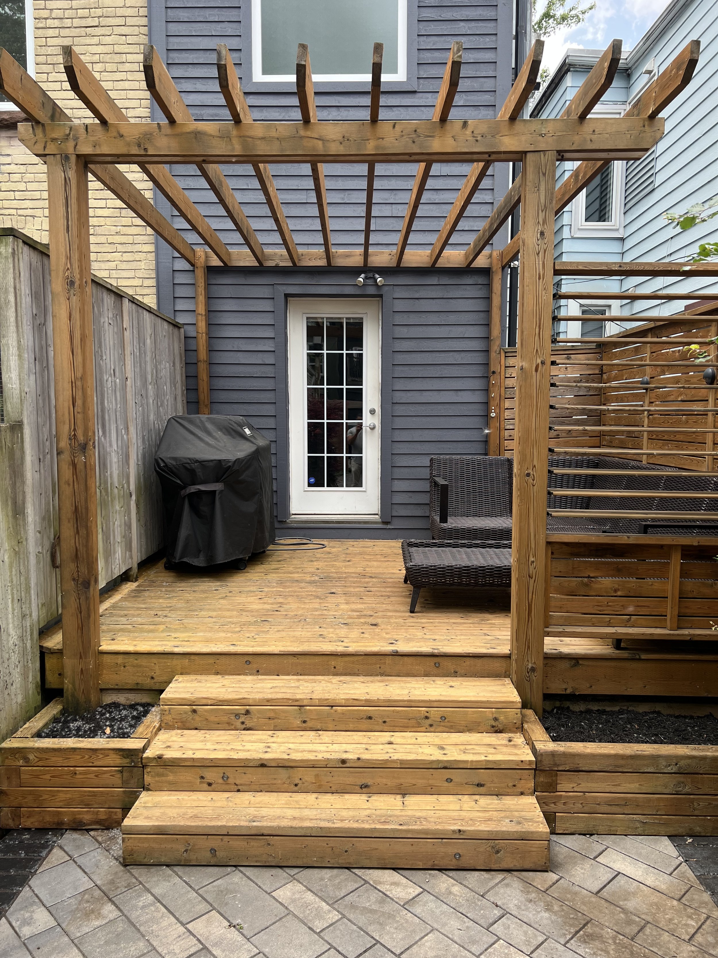 Deck Stain & Seal - Toronto, ON