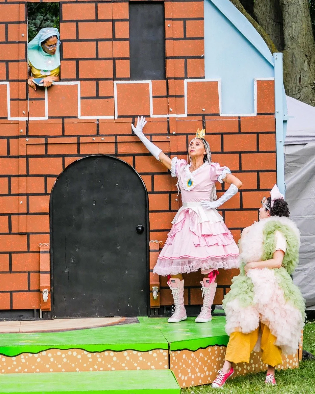 Diva meetup. Don’t be late. ๐น
Audiences are absolutely adoring our Foolish rendition of “The Comedy of Errors”! Will you be present at the diva meetup? We’ve got shows 6 days a week ‘till August 16th, so there’s