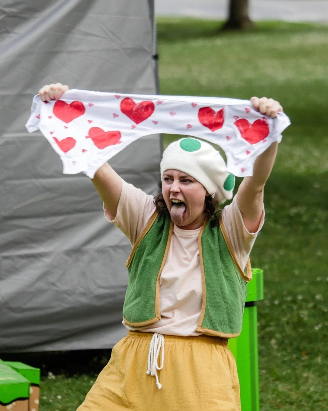 Don&rsquo;t have to guess the colour of your underwear 🩲
Already know what you&rsquo;ve got goin&rsquo; on down there ❤️

 📸 The excellent Erin Eldershaw as Dromio of Syracuse
-
The Comedy of Errors 🍄
June 28th - August 16th ⭐️
Full tour calendar 