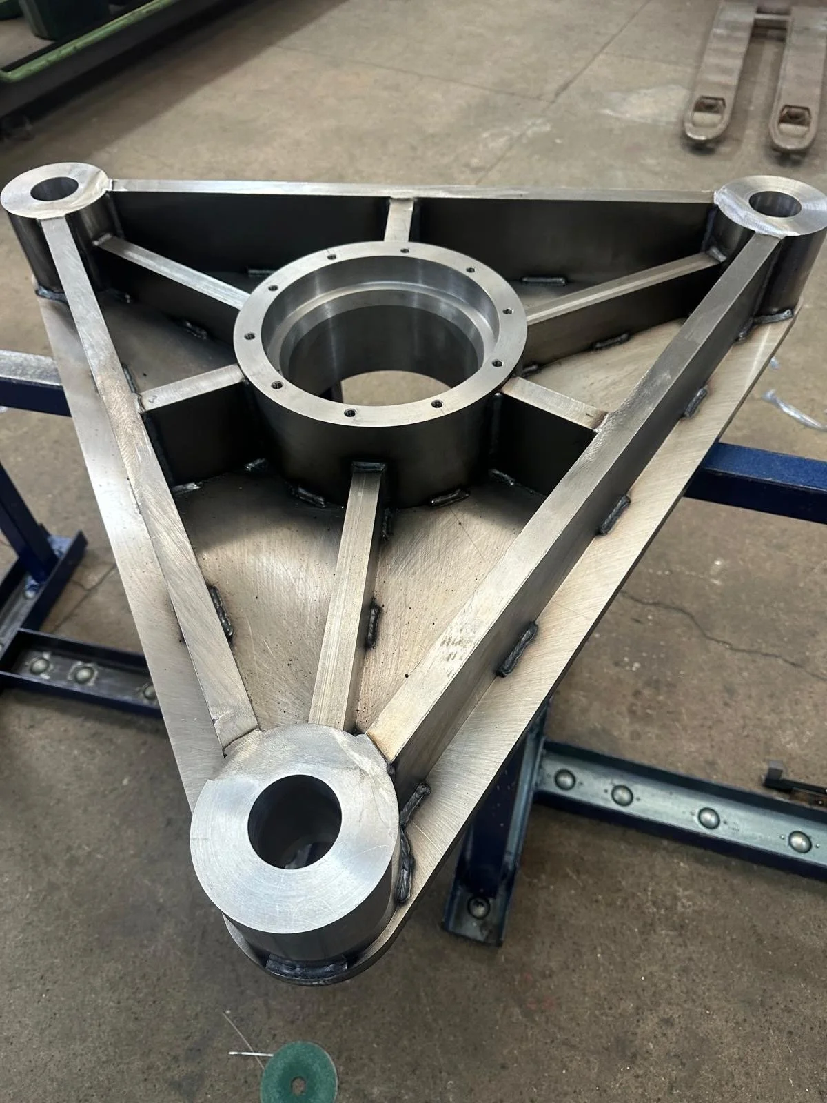 Design and manufacture of large assembly for pressure testing system