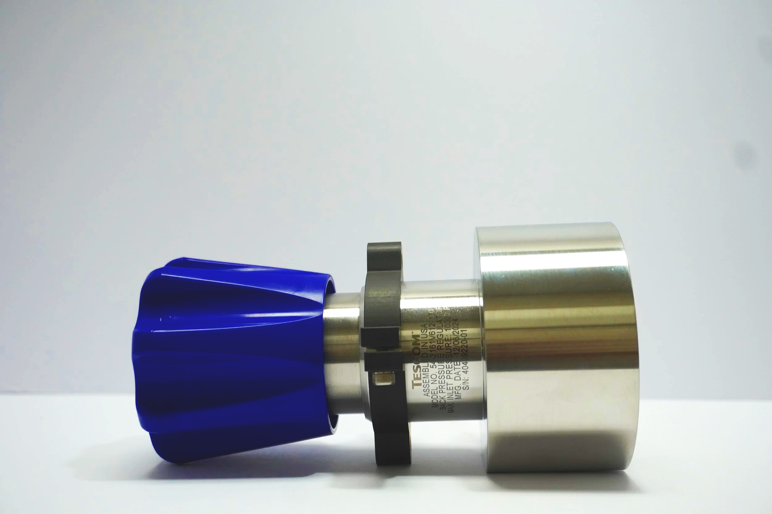 TESCOM™ 54-2161V612-120 Series Backpressure Liquid Regulator