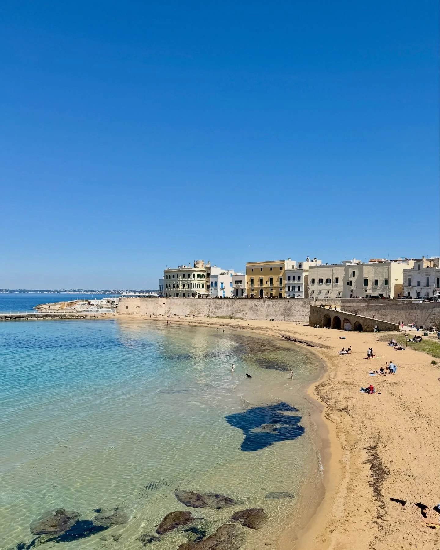 Spring has arrived in Italy. A beautiful Easter Monday in Gallipoli.

#gallipoli #exploringitaly #puglia #italytravels