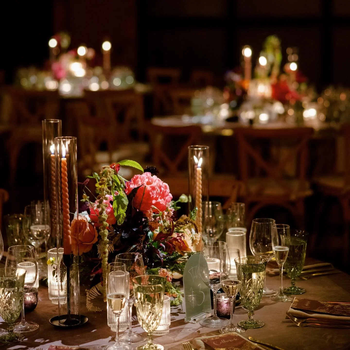 Jason &amp; Melissa 🤍
Effortlessly elegant in every detail ✨

Planning: @theunionstudionyc
Venue: @citywineryhv
Photography and Video: @Holtz_Photography
Florals: @rebecca_shepherd_floral_design
Band: @cafewhaentertainment
Lighting: @stortzlighting
