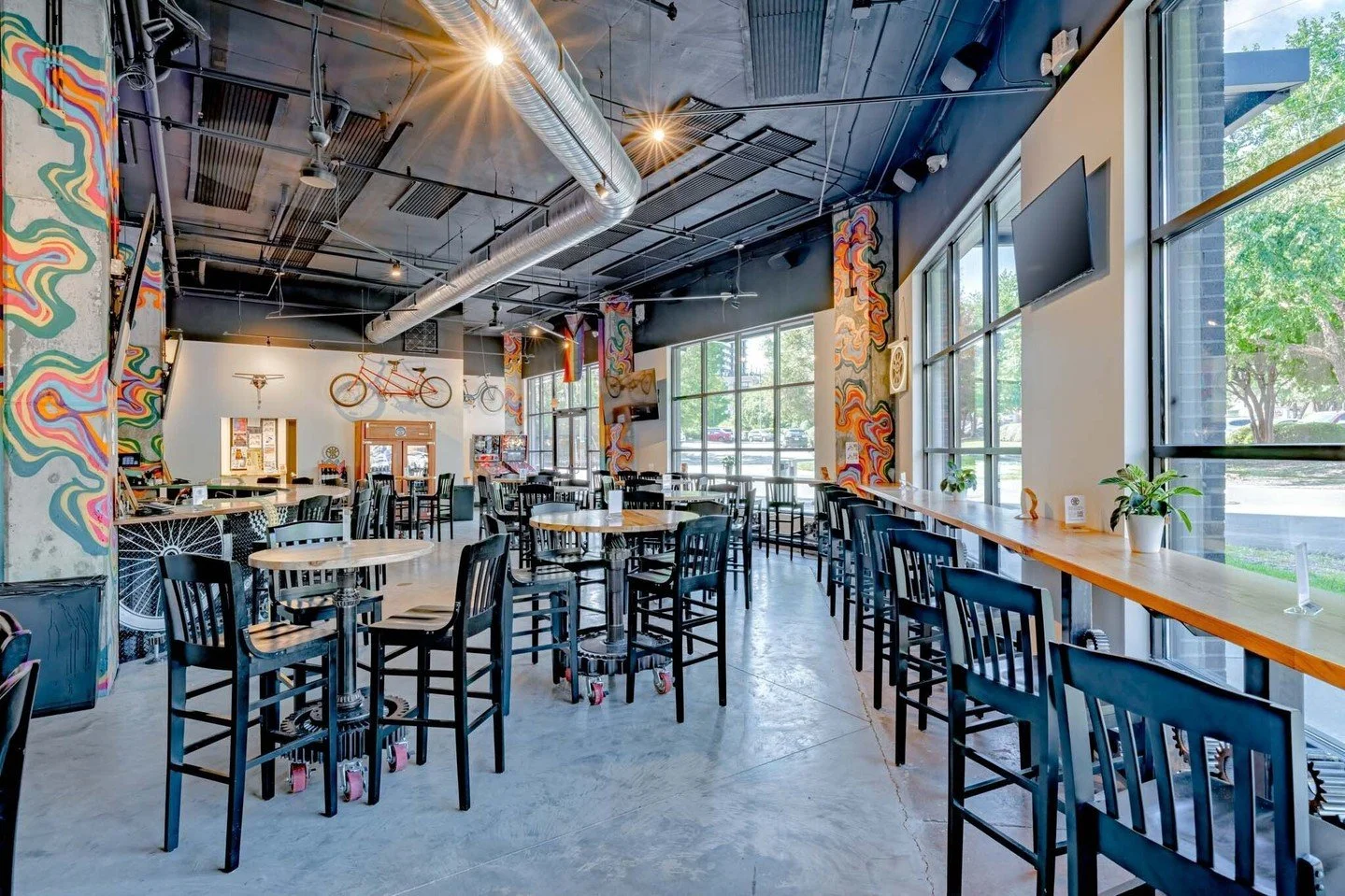 From downtown Raleigh to downtown Durham&mdash;Crank Arm Brewing has officially expanded.  Their second location sits at the base of the Beckon building&mdash;right between Brightleaf Square and Central Park in the Warehouse District. The new space i
