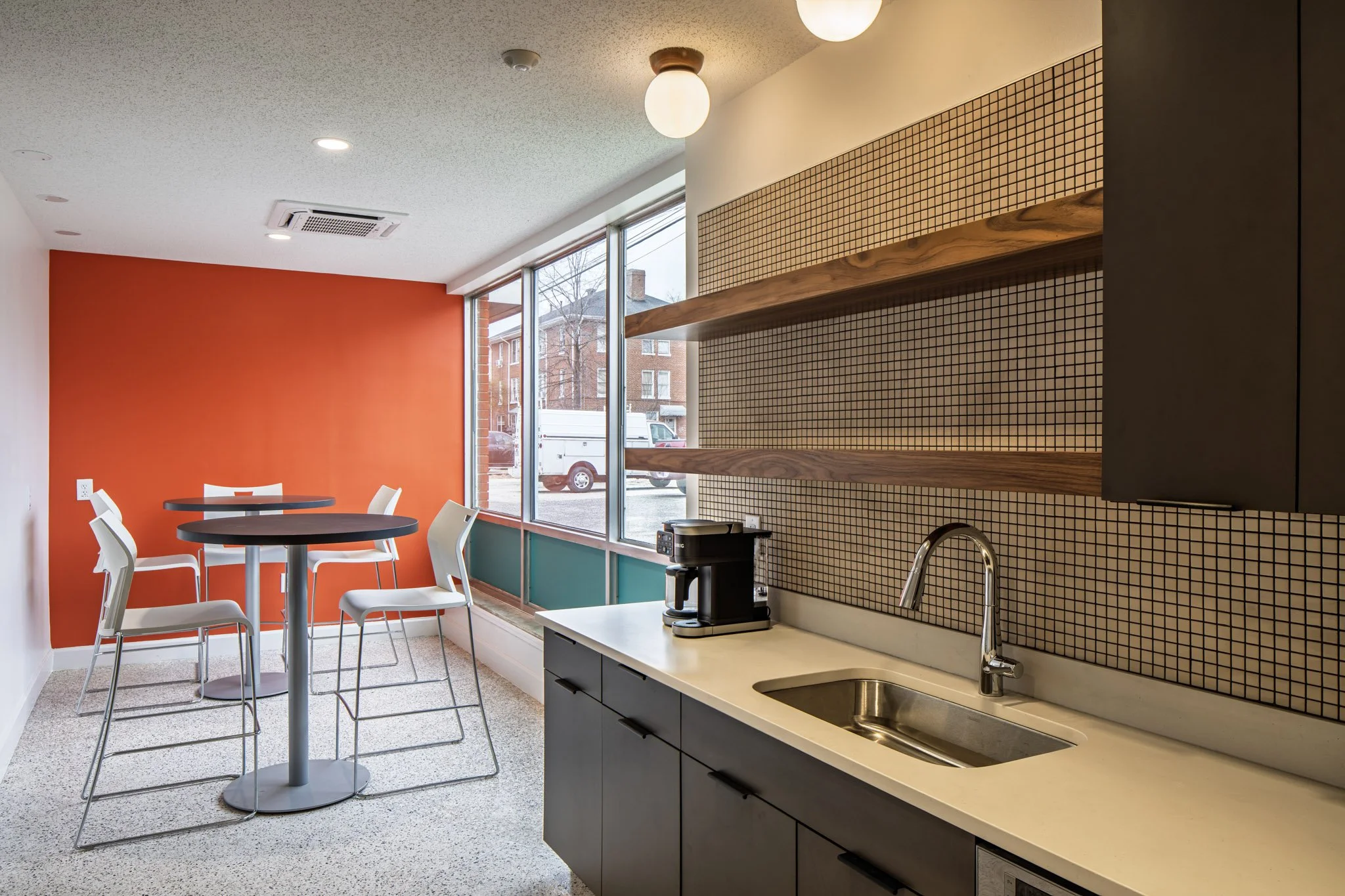 7-130 N Steele Street - Interior 09 Final.jpg