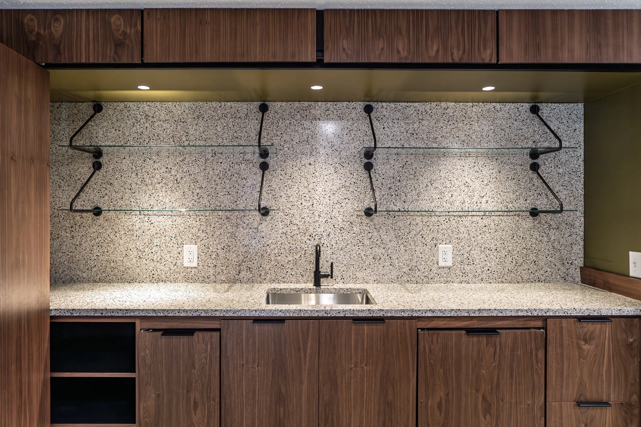 6-130 N Steele Street - Interior 13 Final.jpg