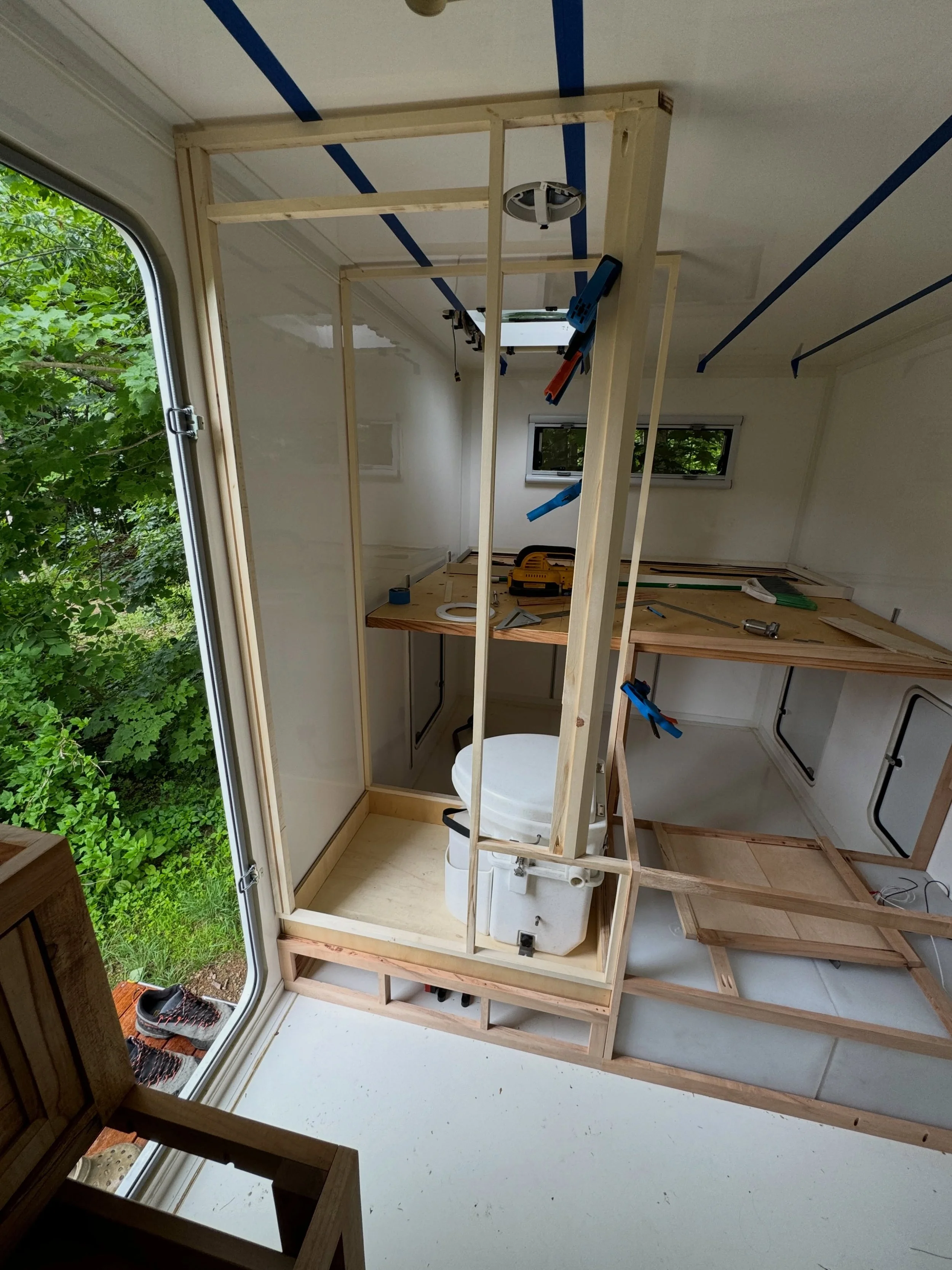 Shower, toilet, dinette. For full time living having a bathroom is a must! 

9 gallons of gray, 48 gallons of fresh, and a ton of storage.
#builtbyme #camperbuild #diyoverland