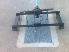 Jack for lifting stormdrain grates.
