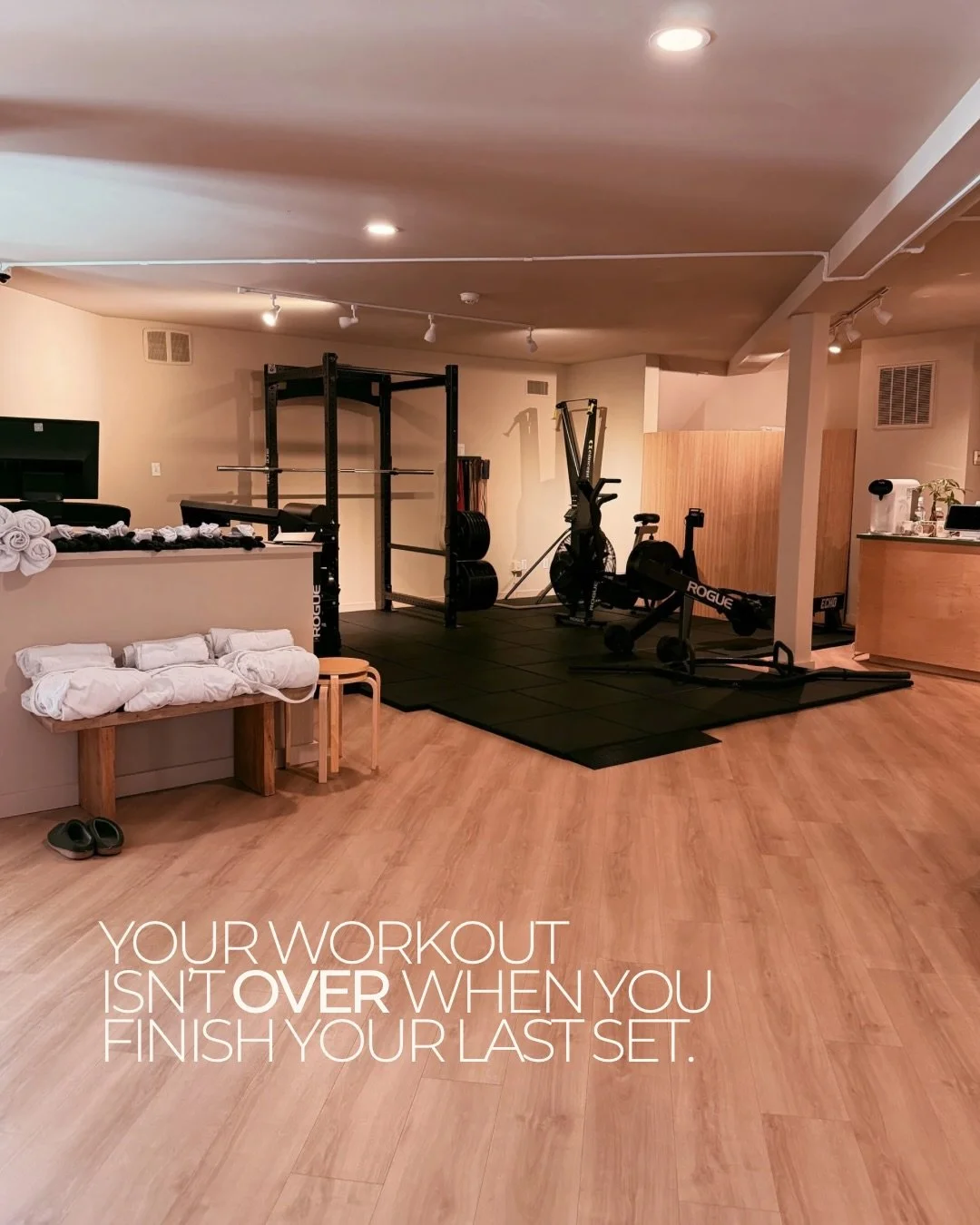 Your workout is only as good as your recovery.

Train hard. 
Recover smart. 
Feel the difference.

Link in bio to book 🌿

#SomaGroveWellness #RedLightTherapy #InfraredSauna #Cryotherapy #HudsonValley