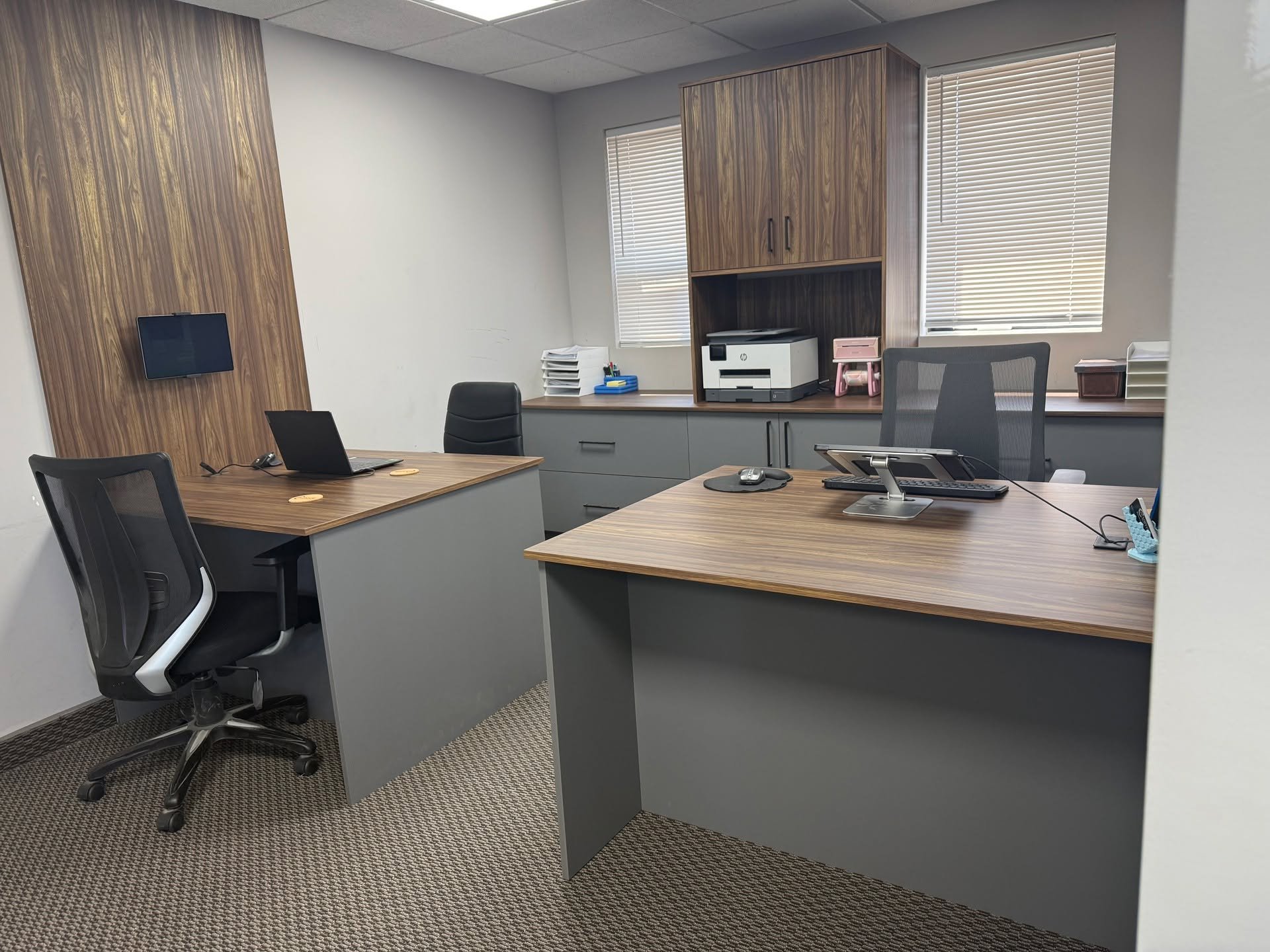 Is your office in need of a makeover? We’re here to transform it!
Our wide range of solutions will ensure your office spaces look sharp and pristine. Don’t settle for less—let us elevate your workspace!
🛑Stop into our showroom lo