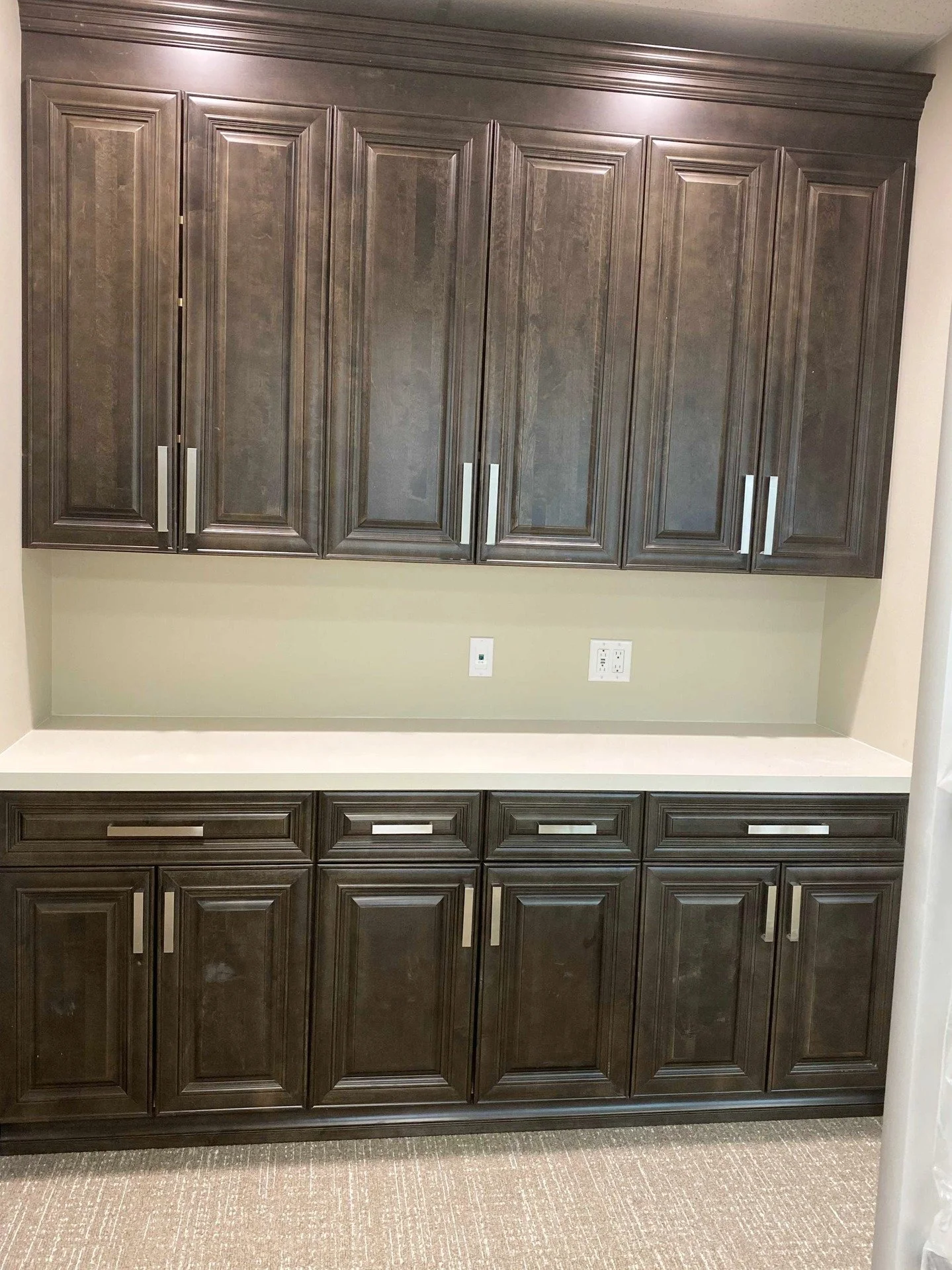 Storage units of all sizes—big or small—to perfectly suit your space.
Whether it's for your office, home, garage, cottage, or beyond, we're here to bring your ideas to life and make your space work beautifully for you.
🛑Stop into our