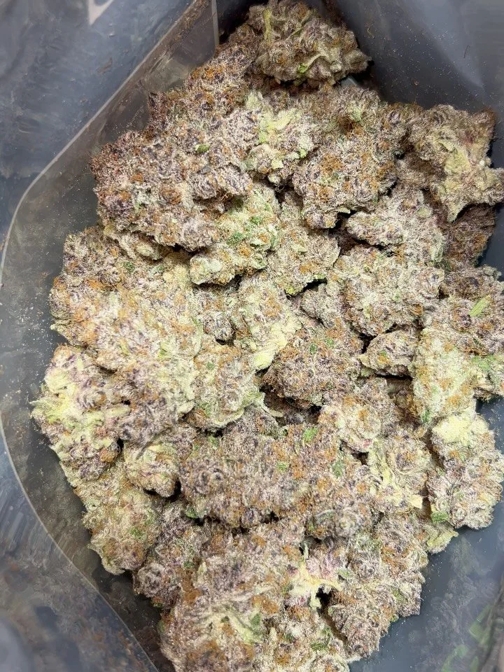 PACK VISION (a little late!) - Harvest #4 #packvision 
These bags are LOUD LOUD 

1. Block Party (Super Sherb x Block Party)
2. Platinum Chimera Breath (Platinum Kush Breath x Chimera
3. Magic Marker (RS11 x Permanent Marker)
4. Pinapple Fruz (Animal