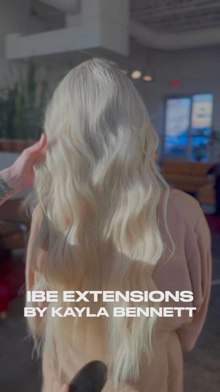 A fun sneak peek 👀 into the @invisiblebeadextensions process by @kayla__bennett ✨ We love this sew-in method of application because it keeps our clients’ hair healthy between appointments (8-12 weeks), encourages new hair growth for anyone exp
