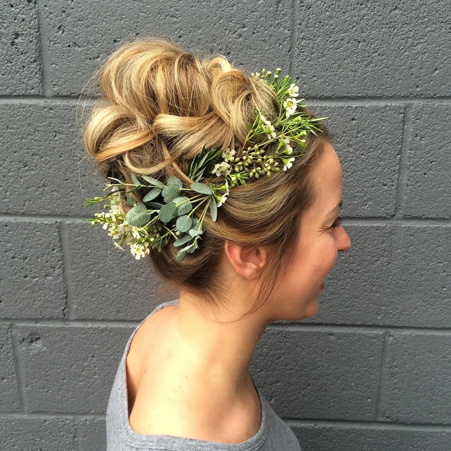 ✨Celebrating every radiant bride who has entrusted me with their wedding day style. It’s been a privilege to create timeless hair that reflects your beauty and love on such a meaningful day 🪭💒✨
#aoristsalon #wedding #weddinghair #weddinghair