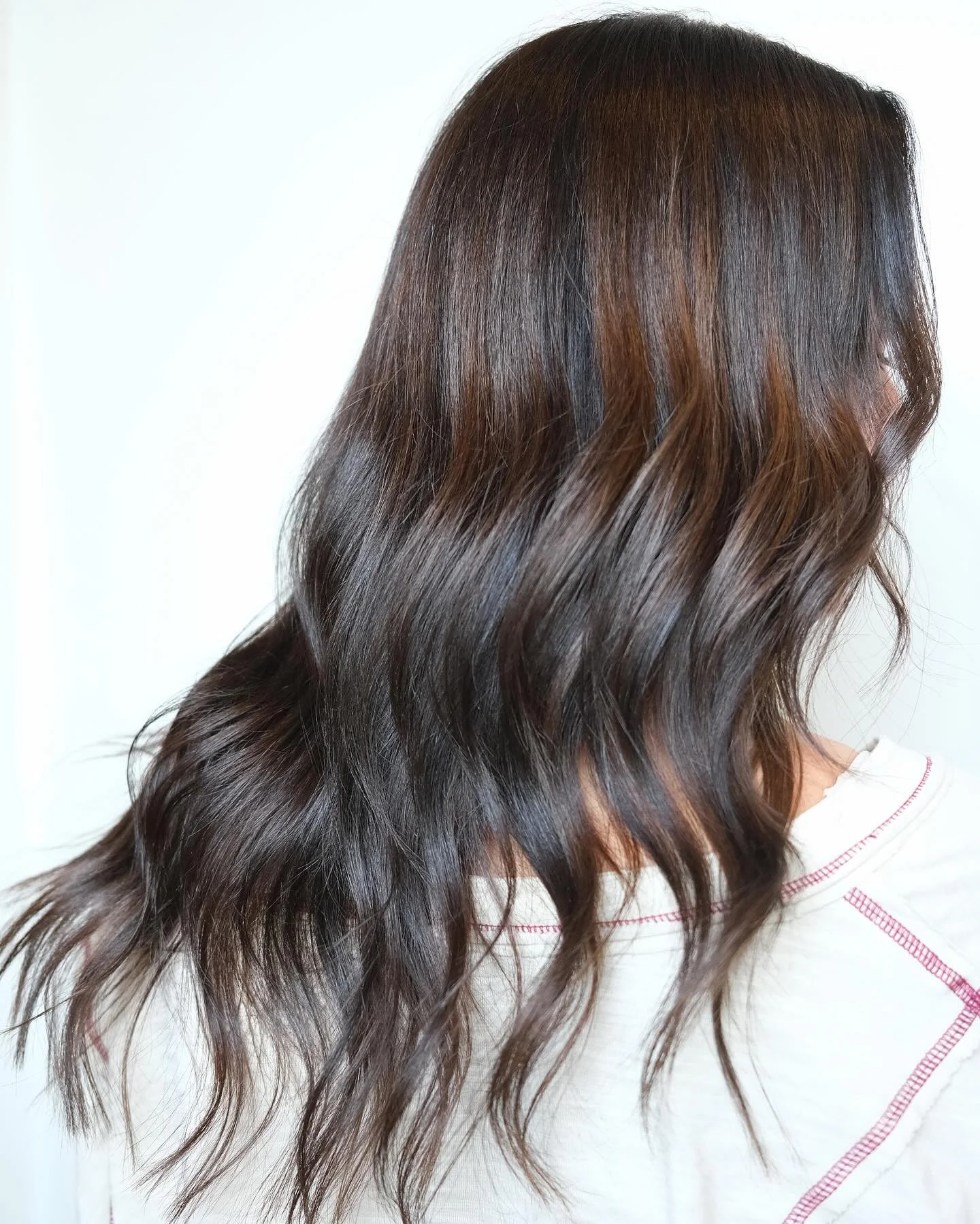 The perfect blend of dark fall tones 🍂🤎🌹 Color + Cut x @kayla__bennett ✨Book online with us via the link in our bio✨
#aoristsalon #kchairstylist #kcmohair #kchair #kchairsalon #fallhair #hairinspo #instahair #fyp #explore #hairstylist #instabeaut