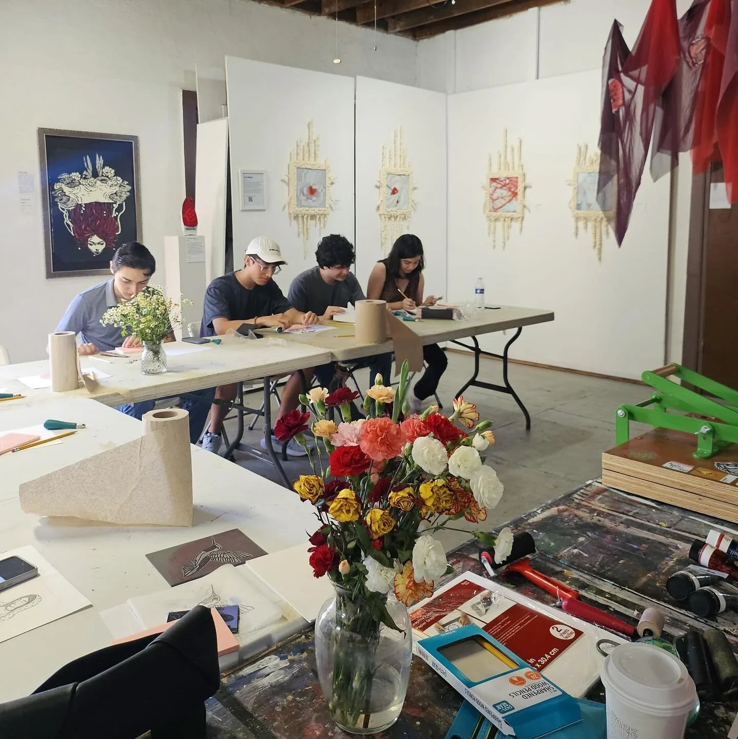 Hosted a really sweet workshop by @resistencia.fronteriza.rgv !  Thank you to those who stopped by. Your generous support allows this to continue! 

Thank you @michel.flores.tavizon and @la_sierra_arte 

#art #texasart #printmaking #workshop #artresi