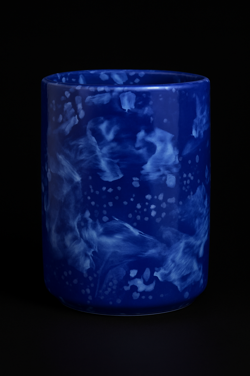 Jarrón de cerámica azul brillante.png