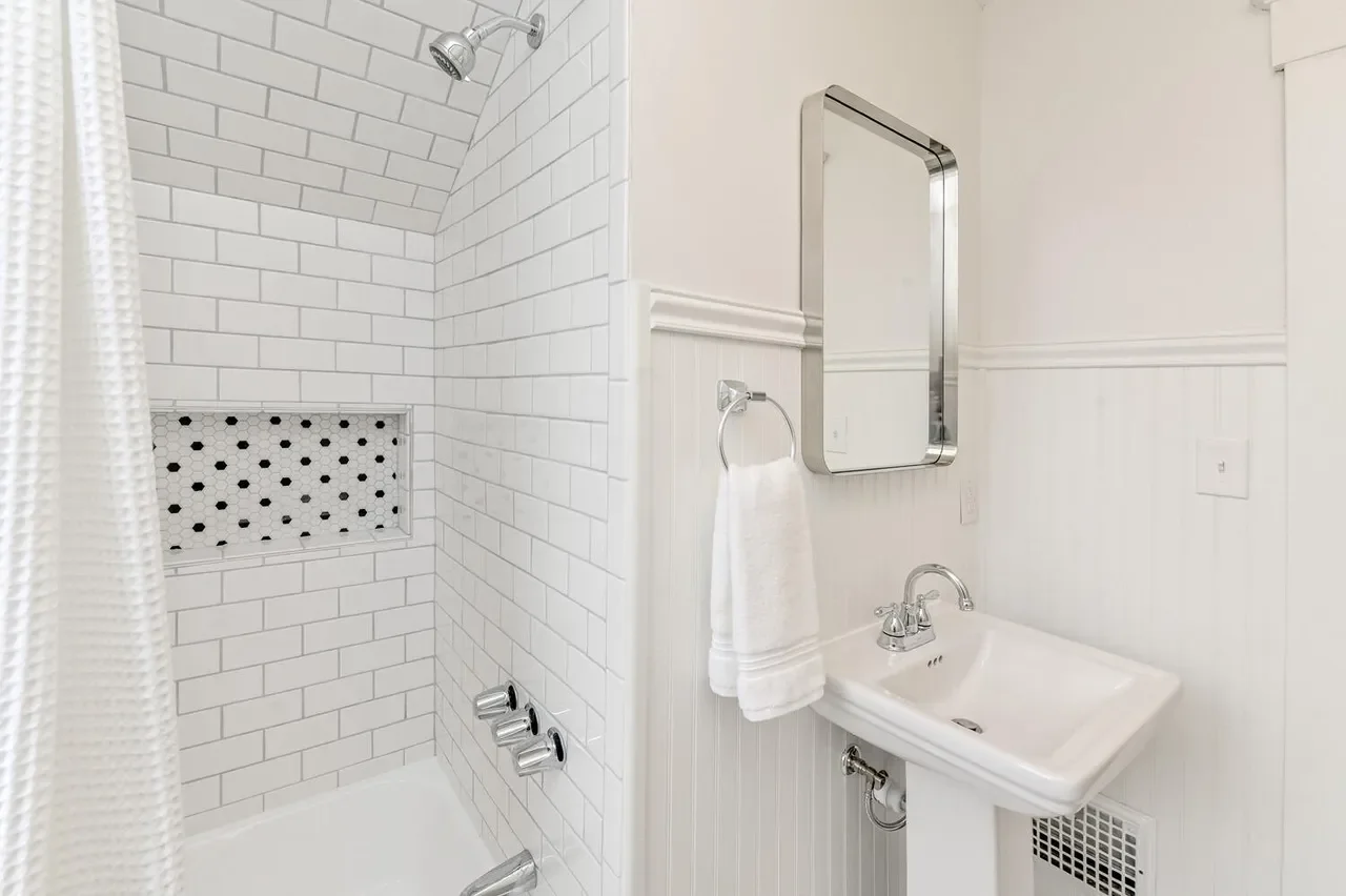 CinCity Remodeling: Fort Thomas, Kentucky Full Home Renovation Upstairs Bathroom After 2