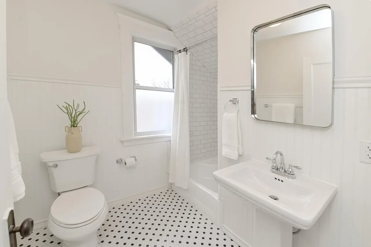 CinCity Remodeling: Fort Thomas, Kentucky Full Home Renovation Upstairs Bathroom After 1