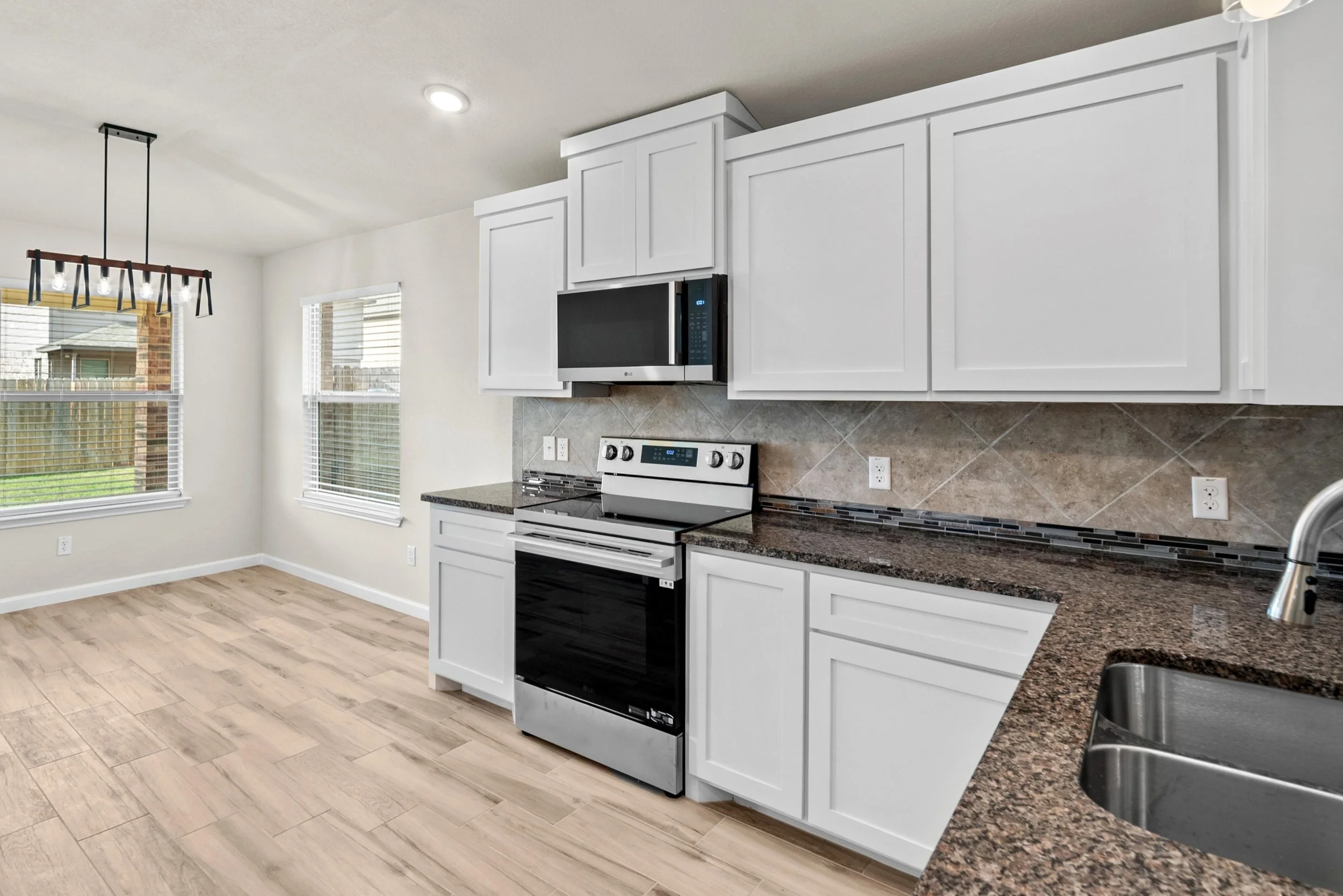 17-17-Kitchen.jpg