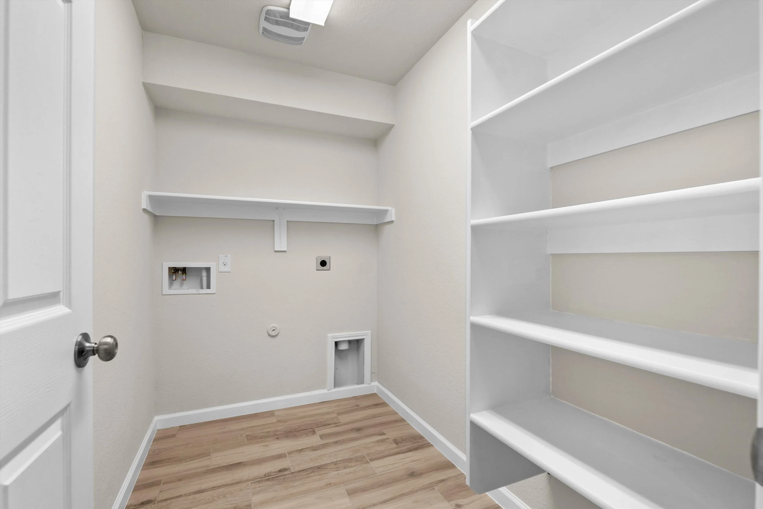 32-32-Laundry Room.jpg
